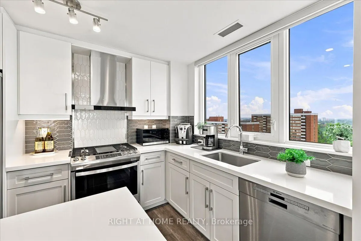2007 James Street #1403