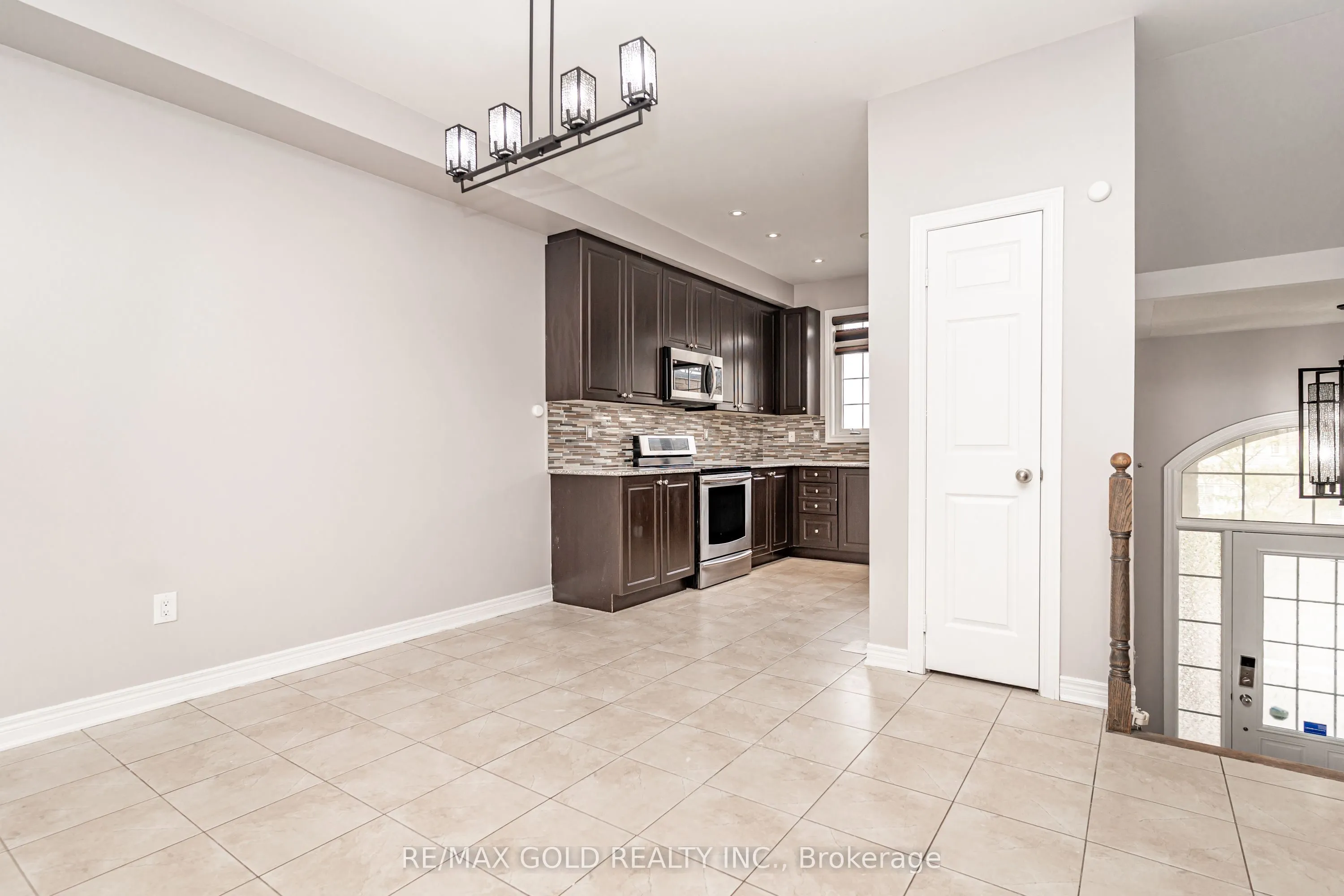 32 Rockman Crescent
