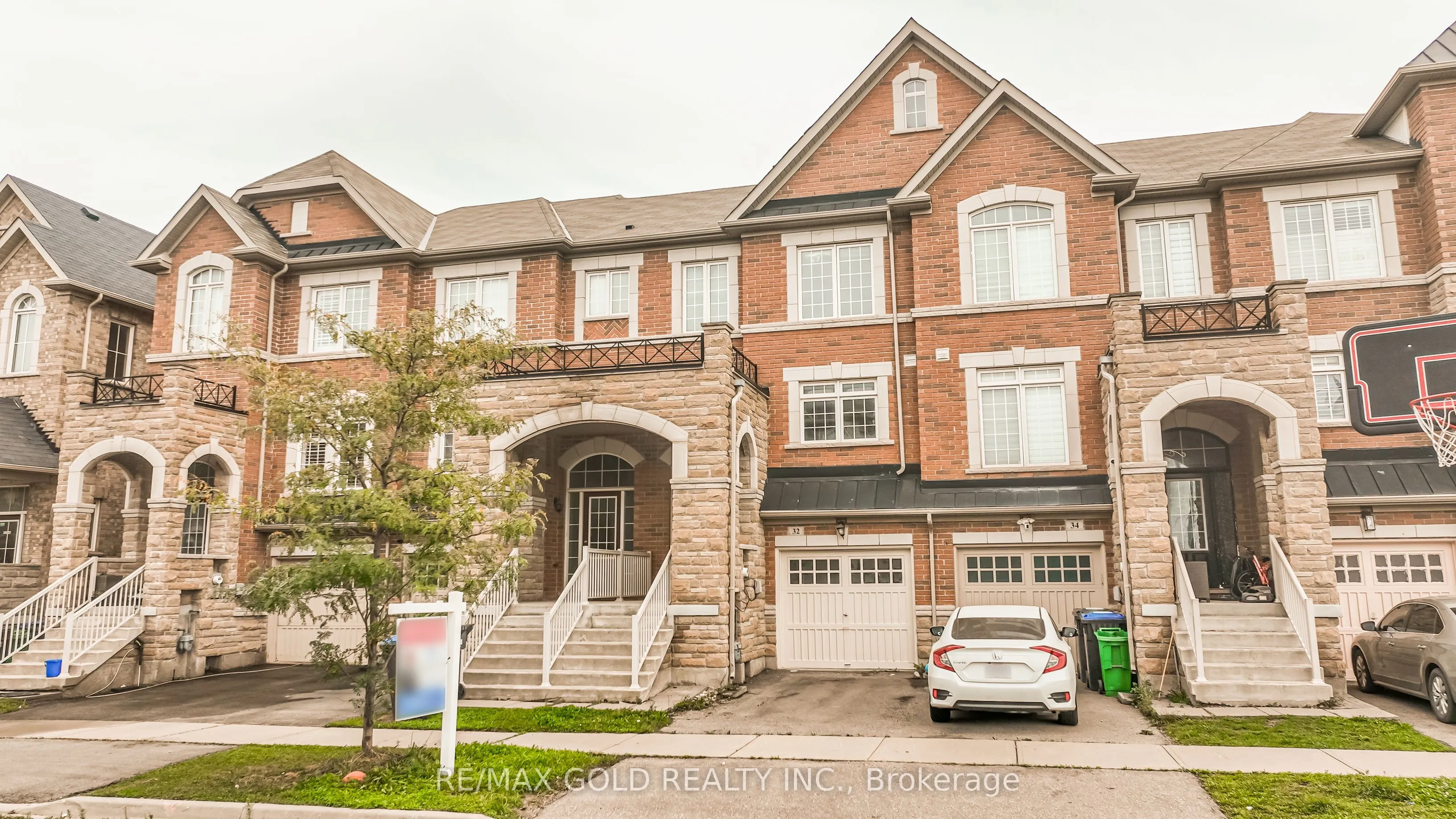 32 Rockman Crescent