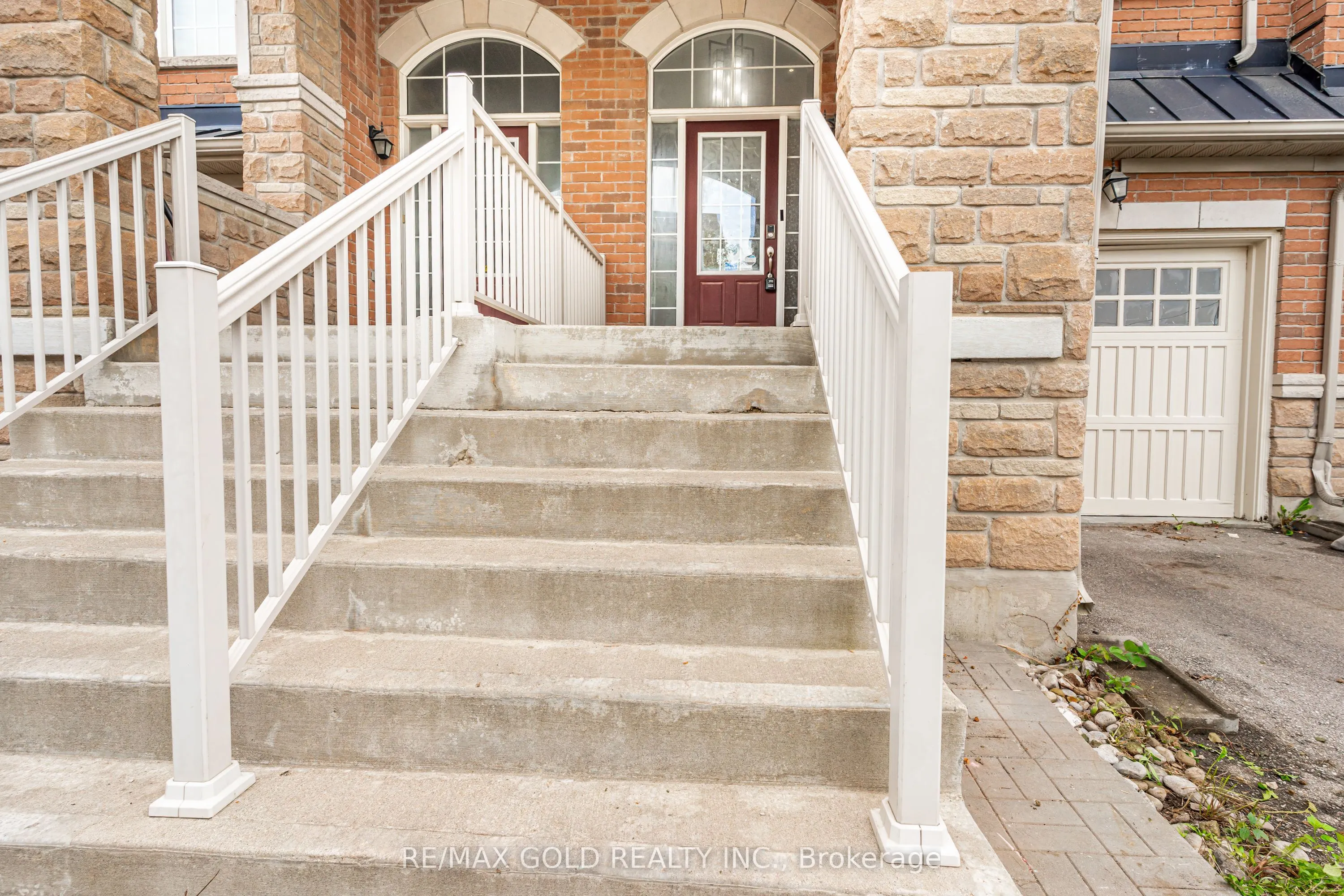 32 Rockman Crescent
