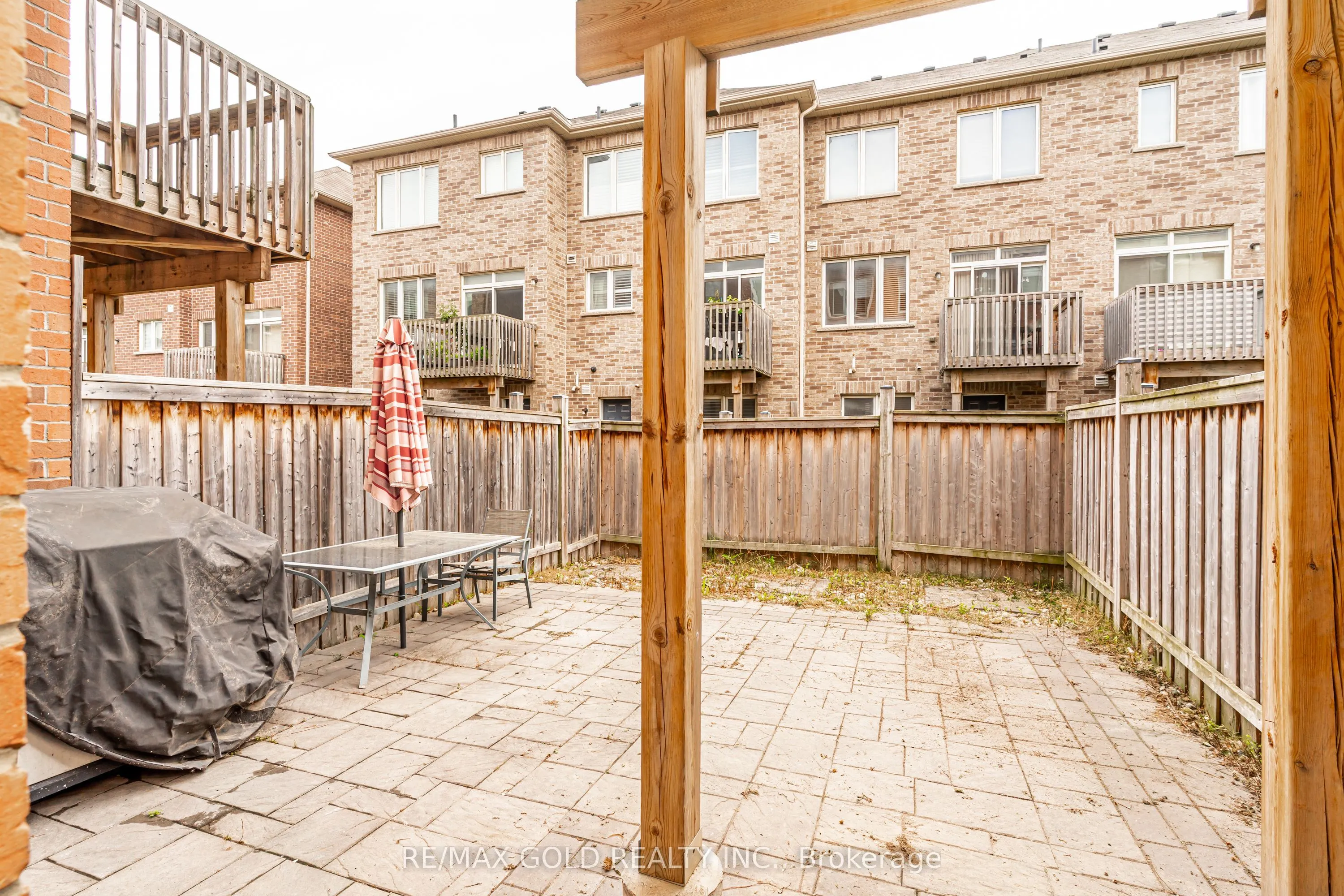 32 Rockman Crescent