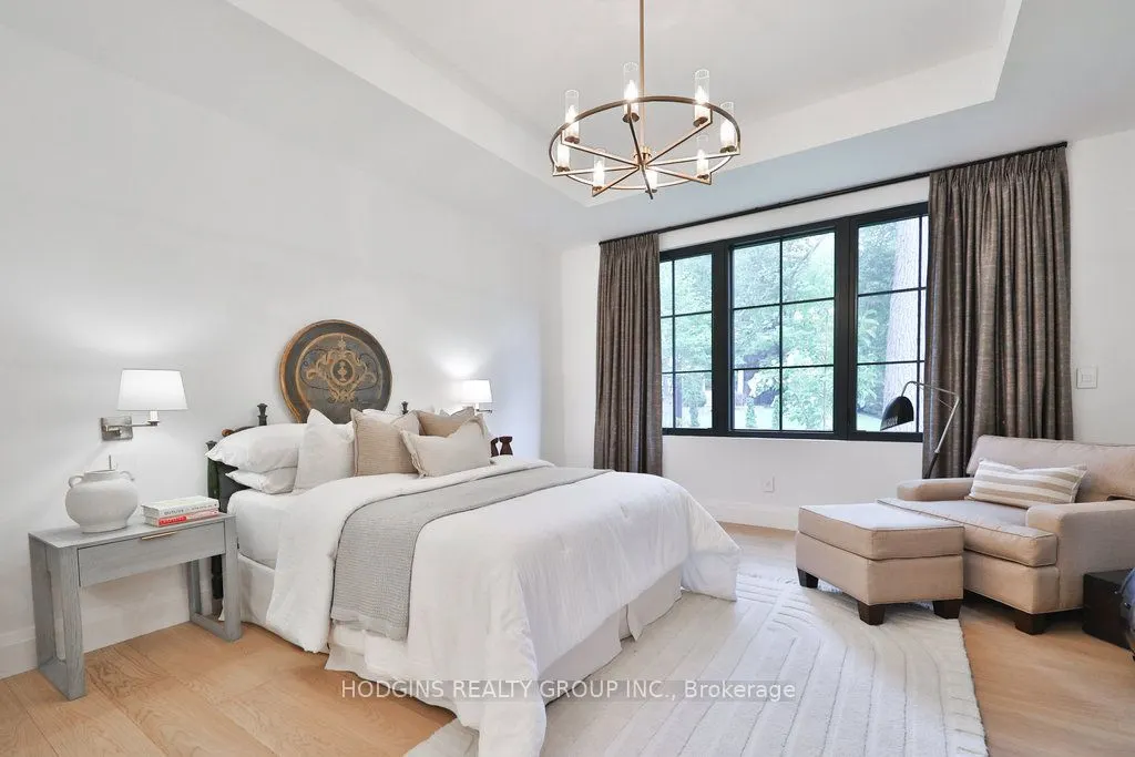 238 Mineola Road W