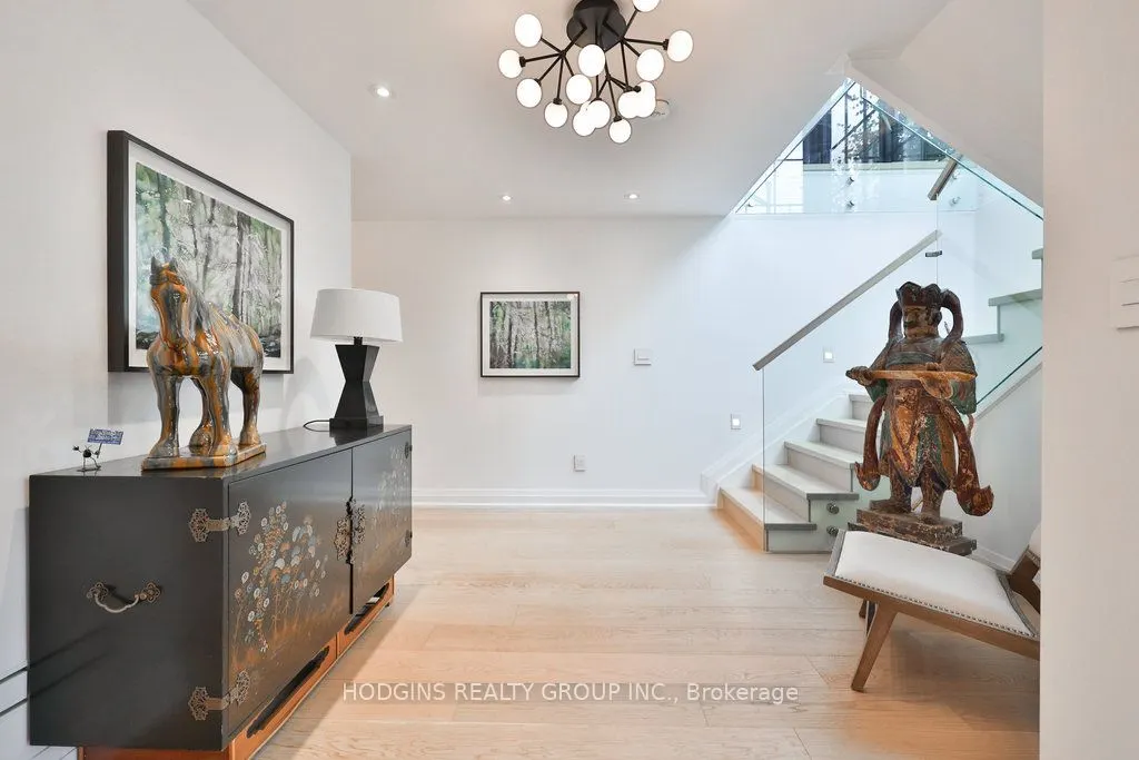 238 Mineola Road W