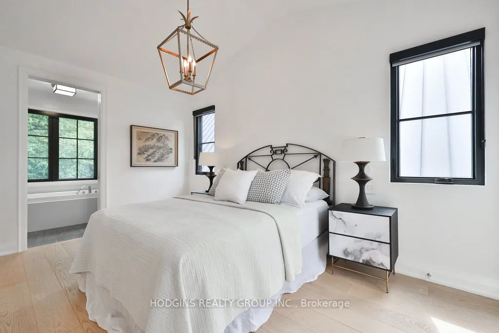 238 Mineola Road W