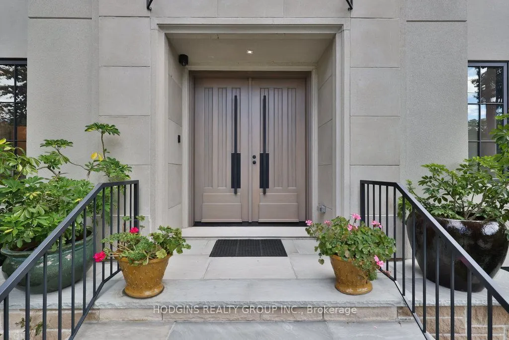 238 Mineola Road W