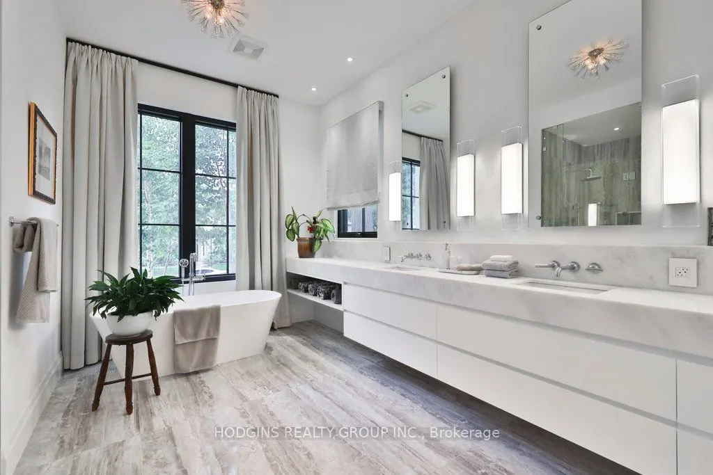 238 Mineola Road W