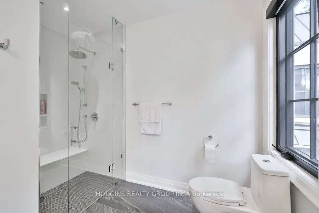 238 Mineola Road W