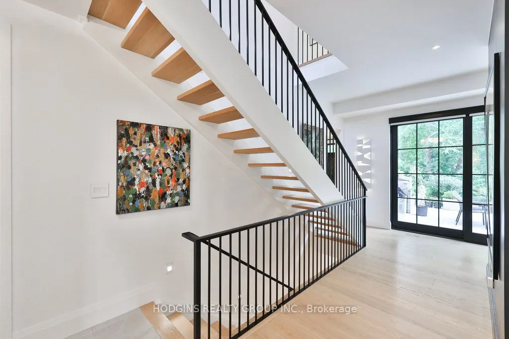 238 Mineola Road W