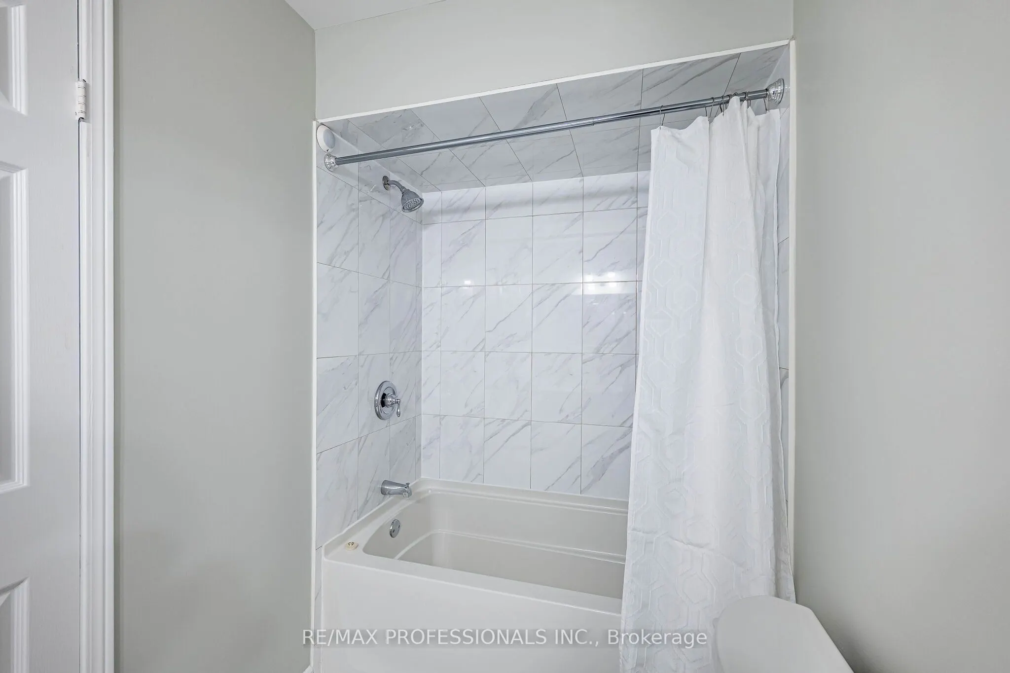 2004 Glenada Crescent #23