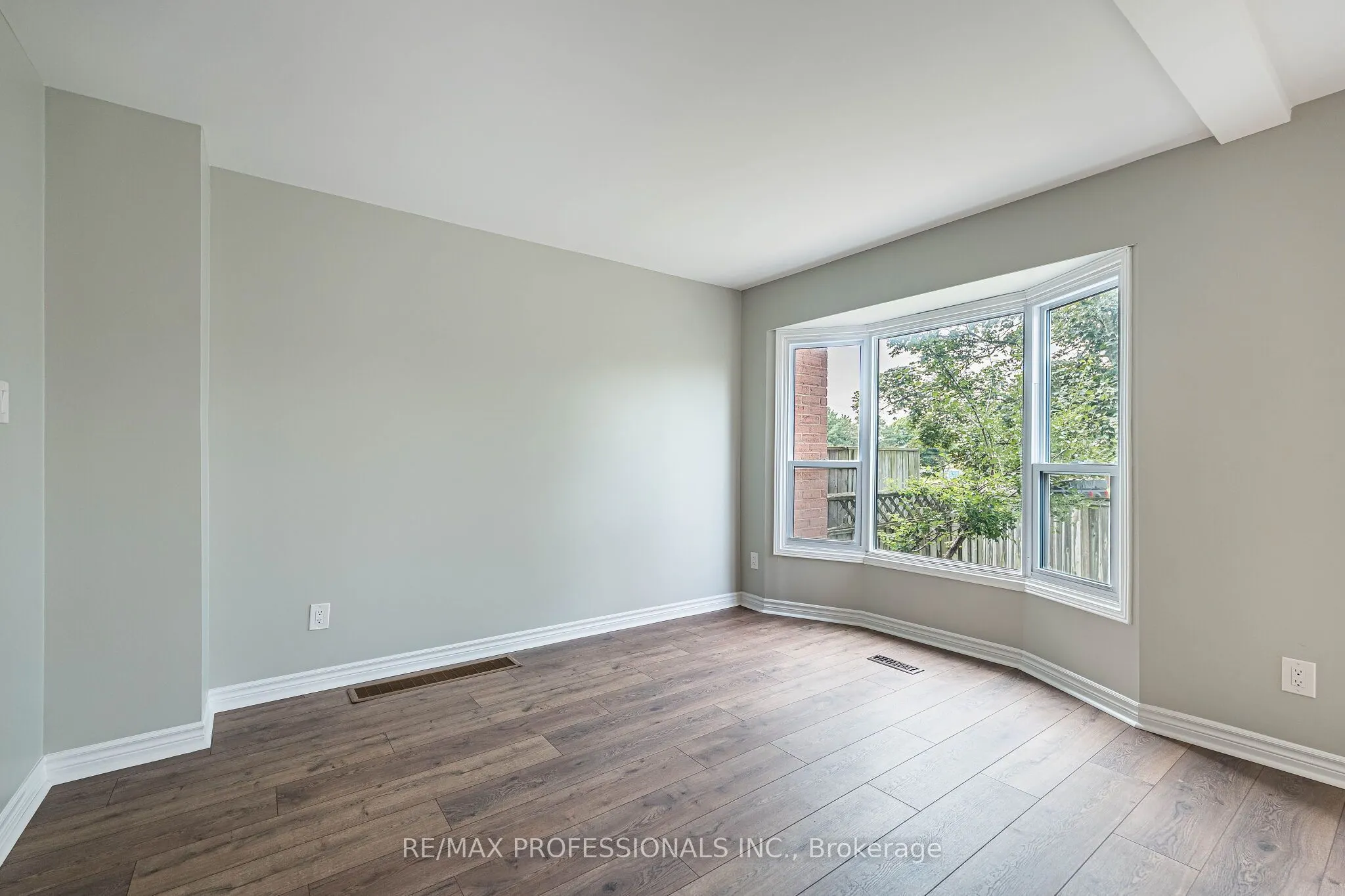 2004 Glenada Crescent #23