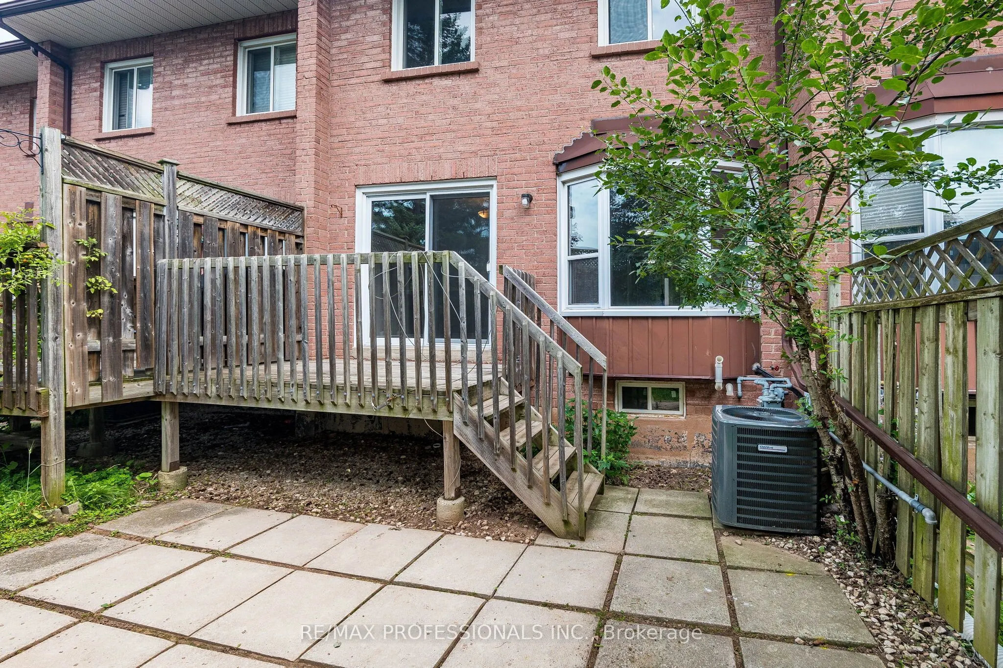 2004 Glenada Crescent #23