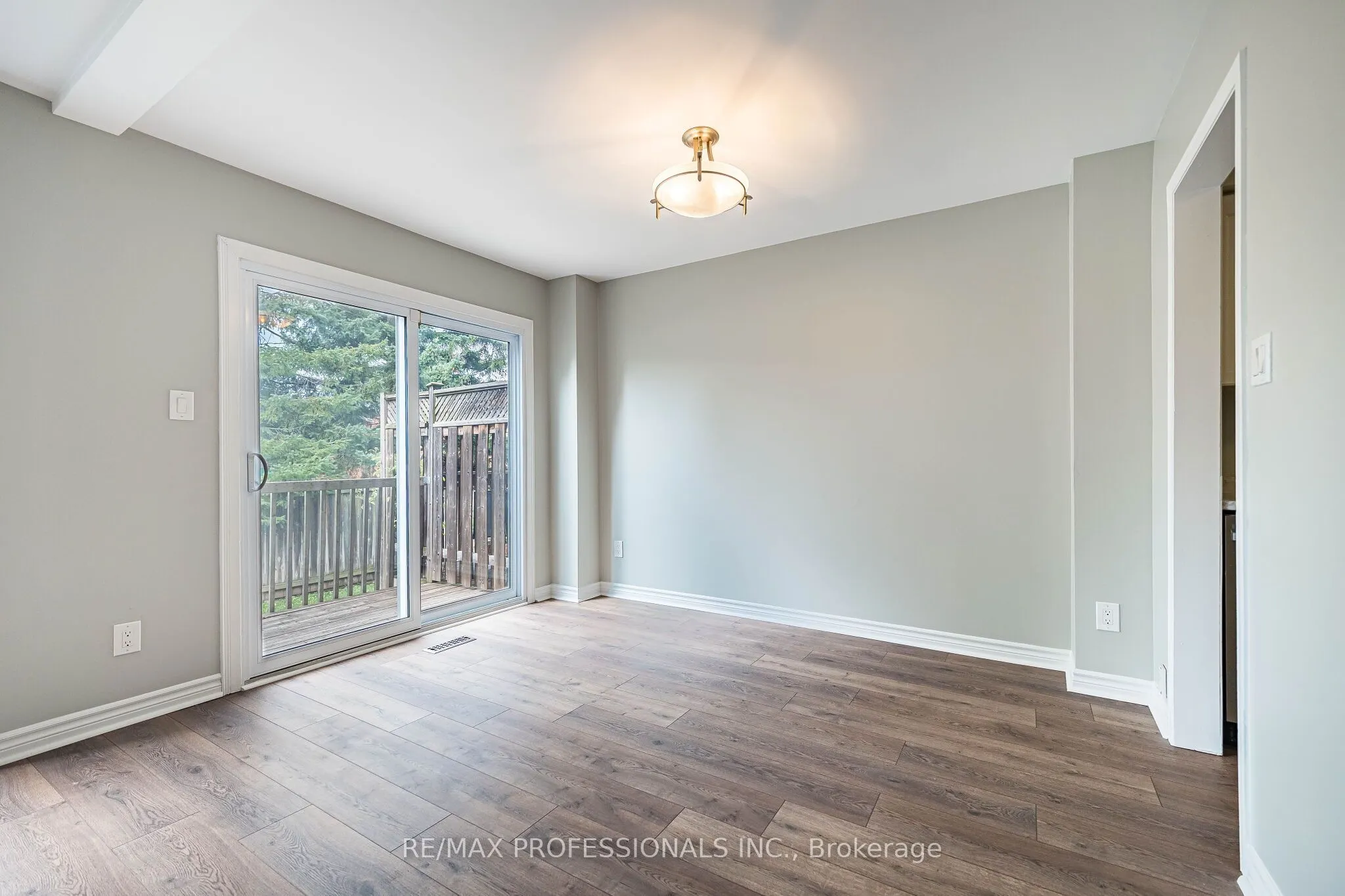 2004 Glenada Crescent #23
