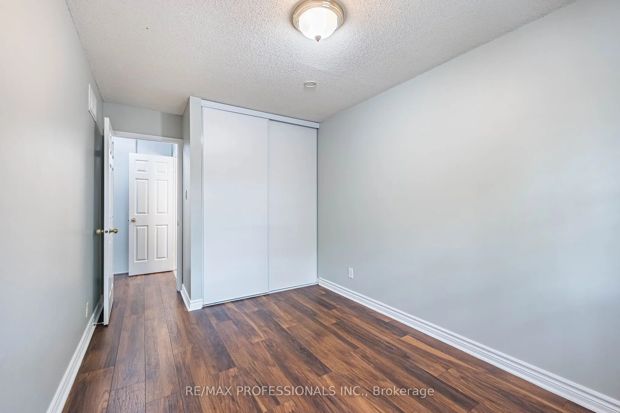 2004 Glenada Crescent #23