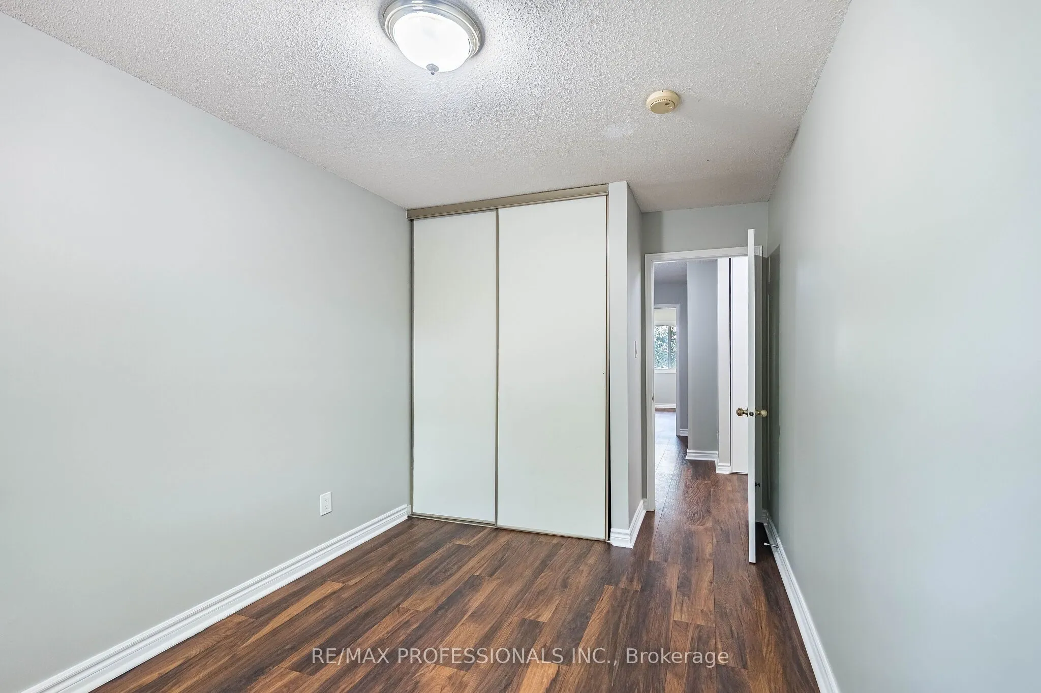 2004 Glenada Crescent #23