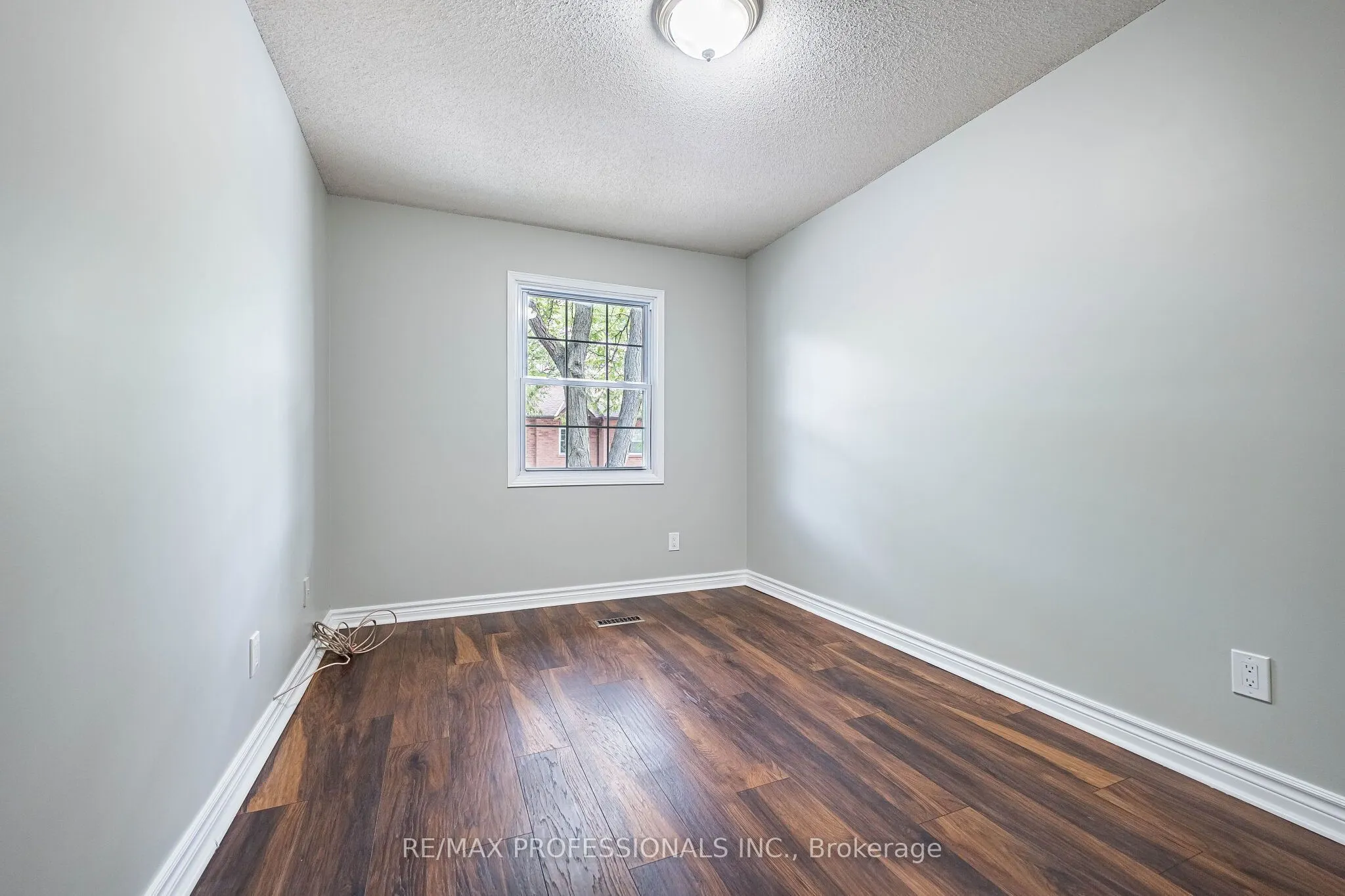 2004 Glenada Crescent #23