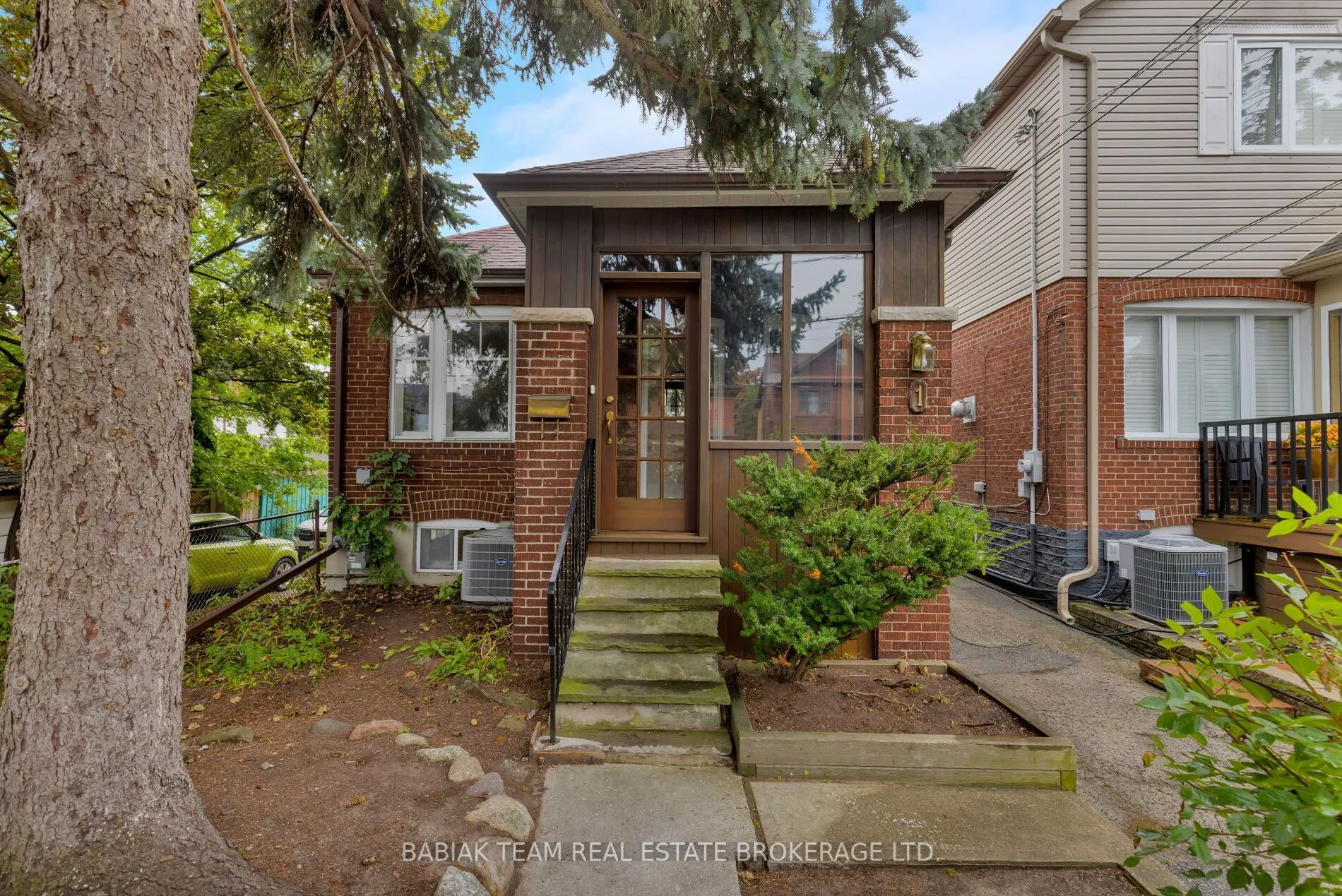 1 Rambert Crescent