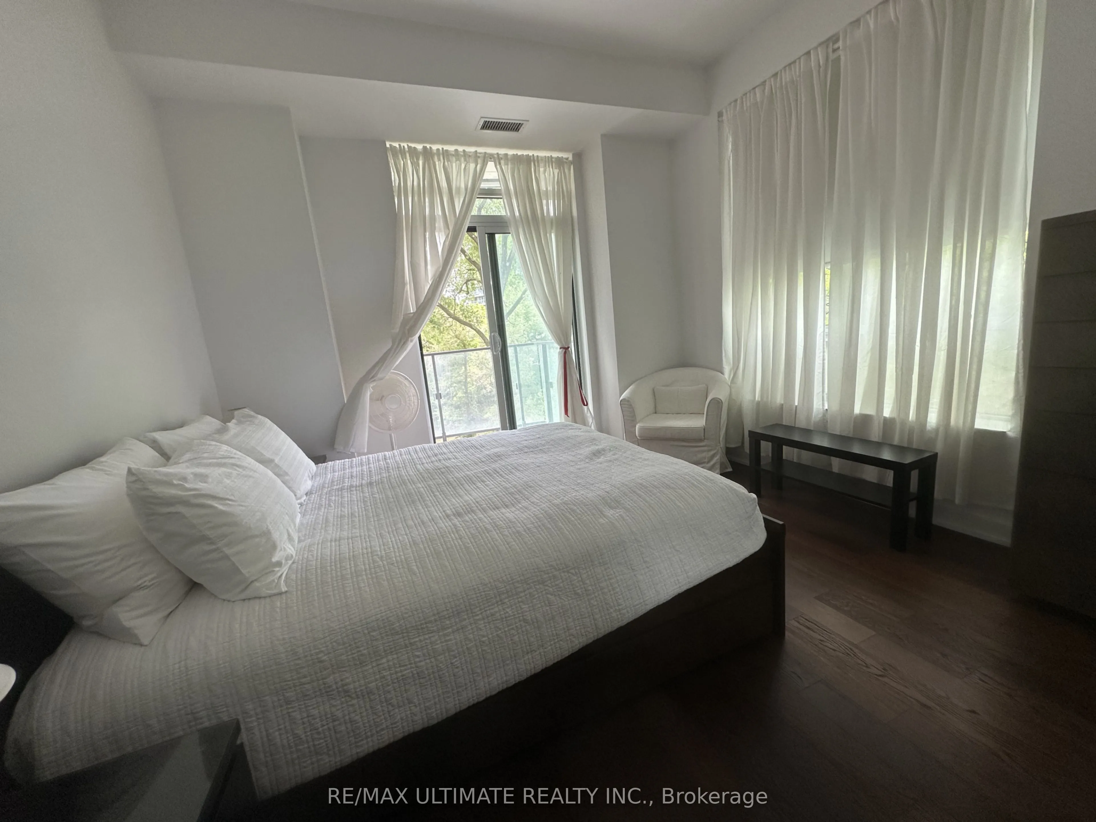 2212 Lake Shore Boulevard W #TH1
