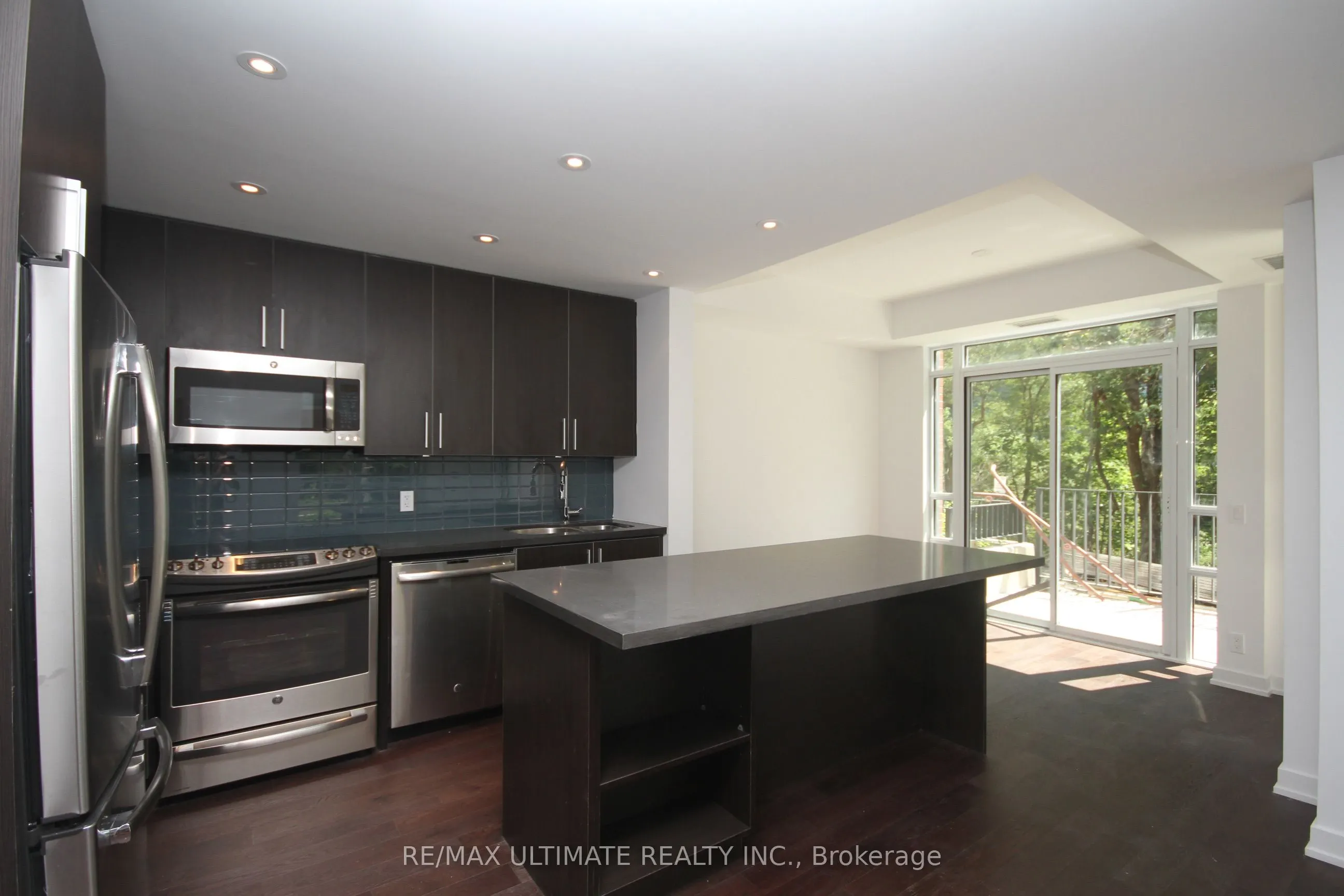 2212 Lake Shore Boulevard W #TH1