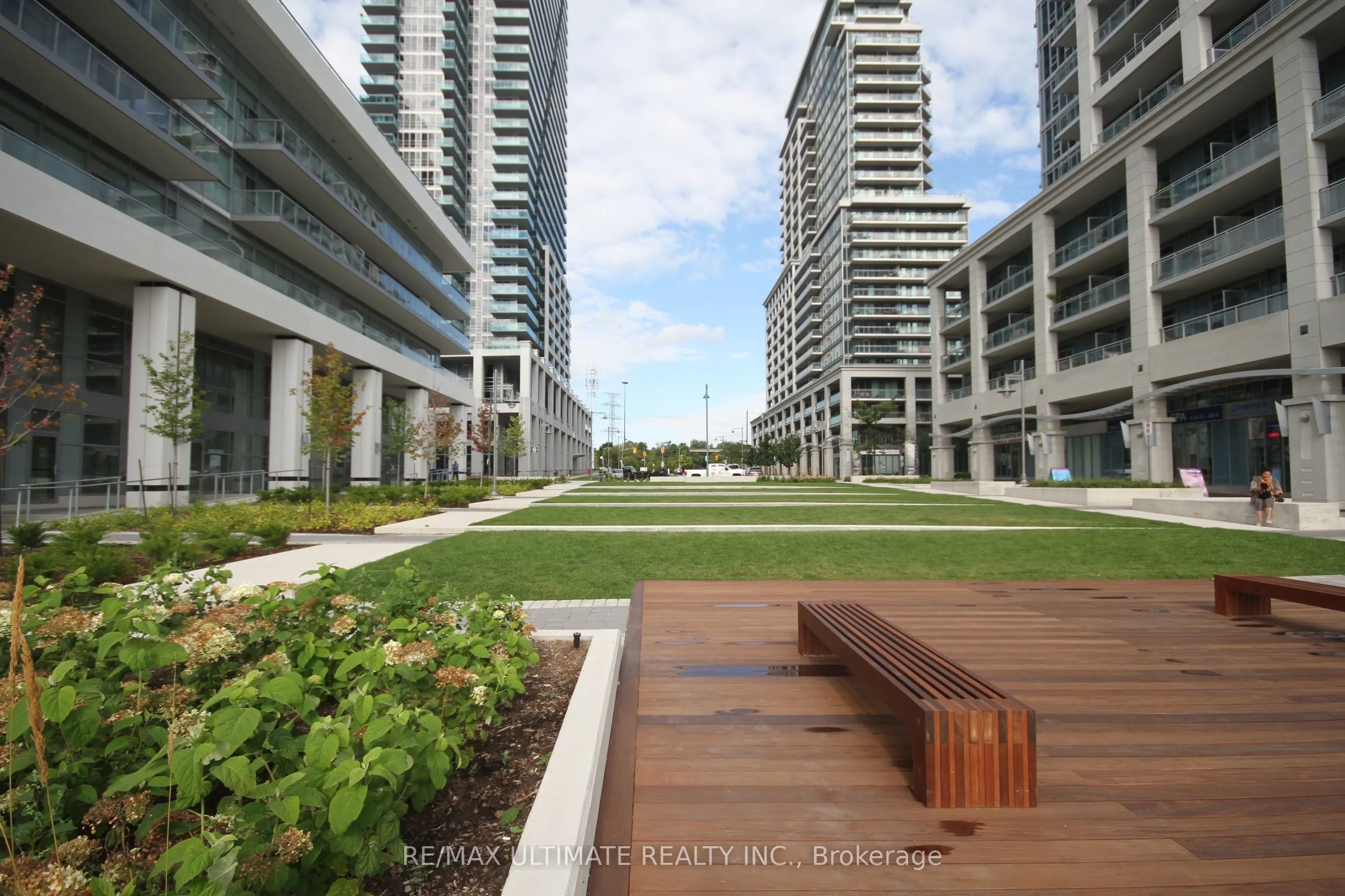 2212 Lake Shore Boulevard W #TH1