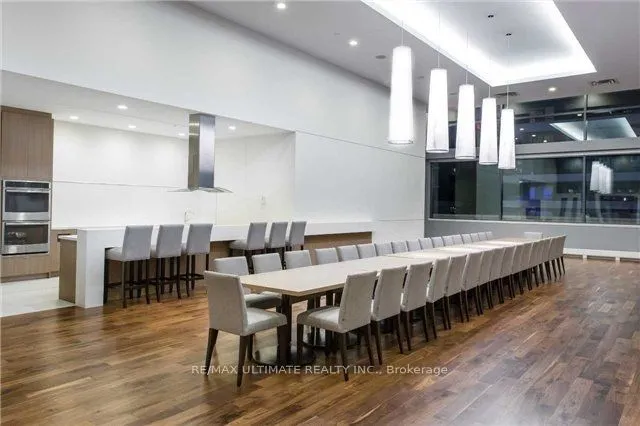 2212 Lake Shore Boulevard W #TH1
