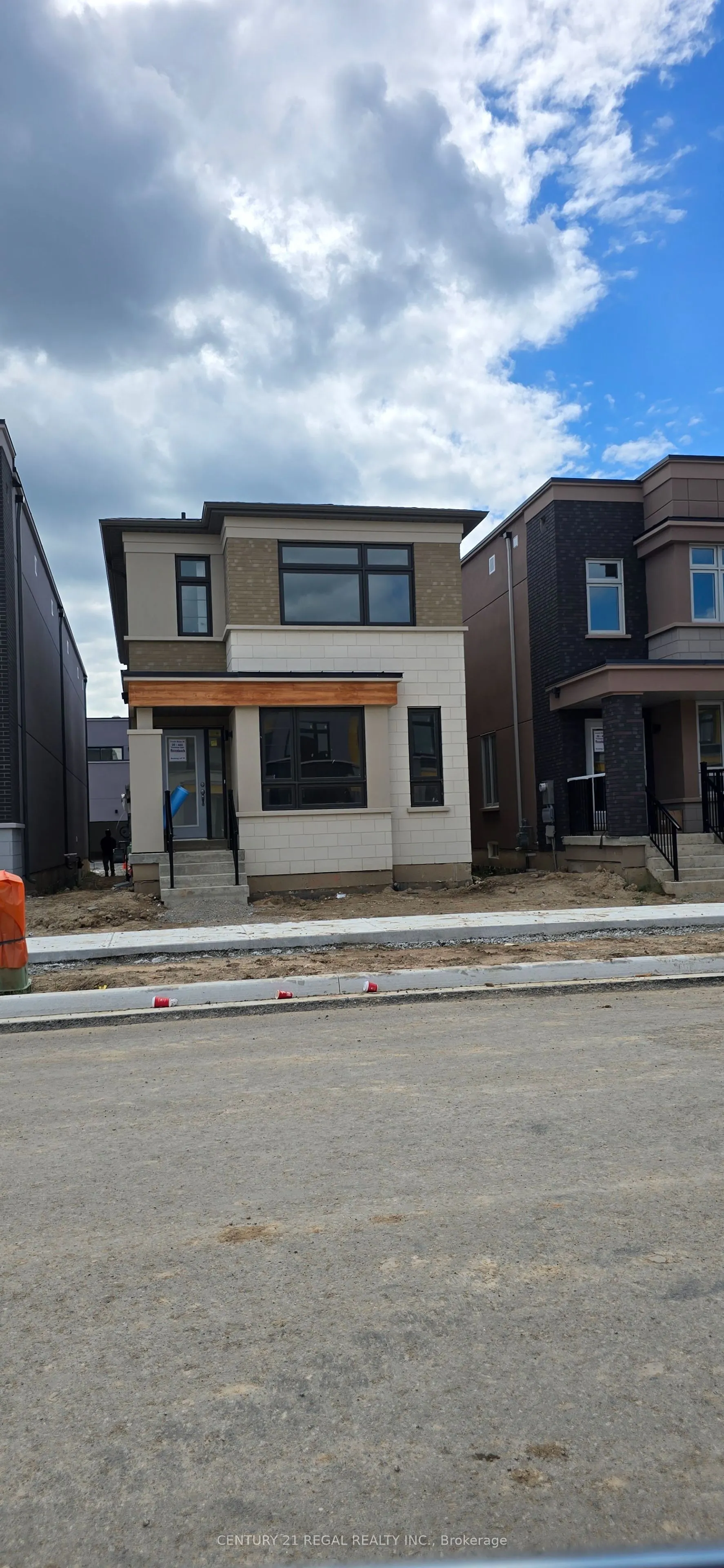445 Tremblett Gate #36