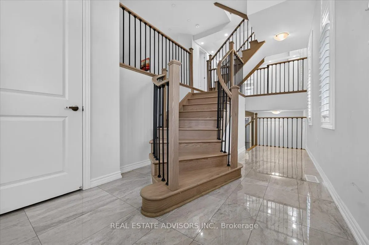 574 Queen Mary Drive