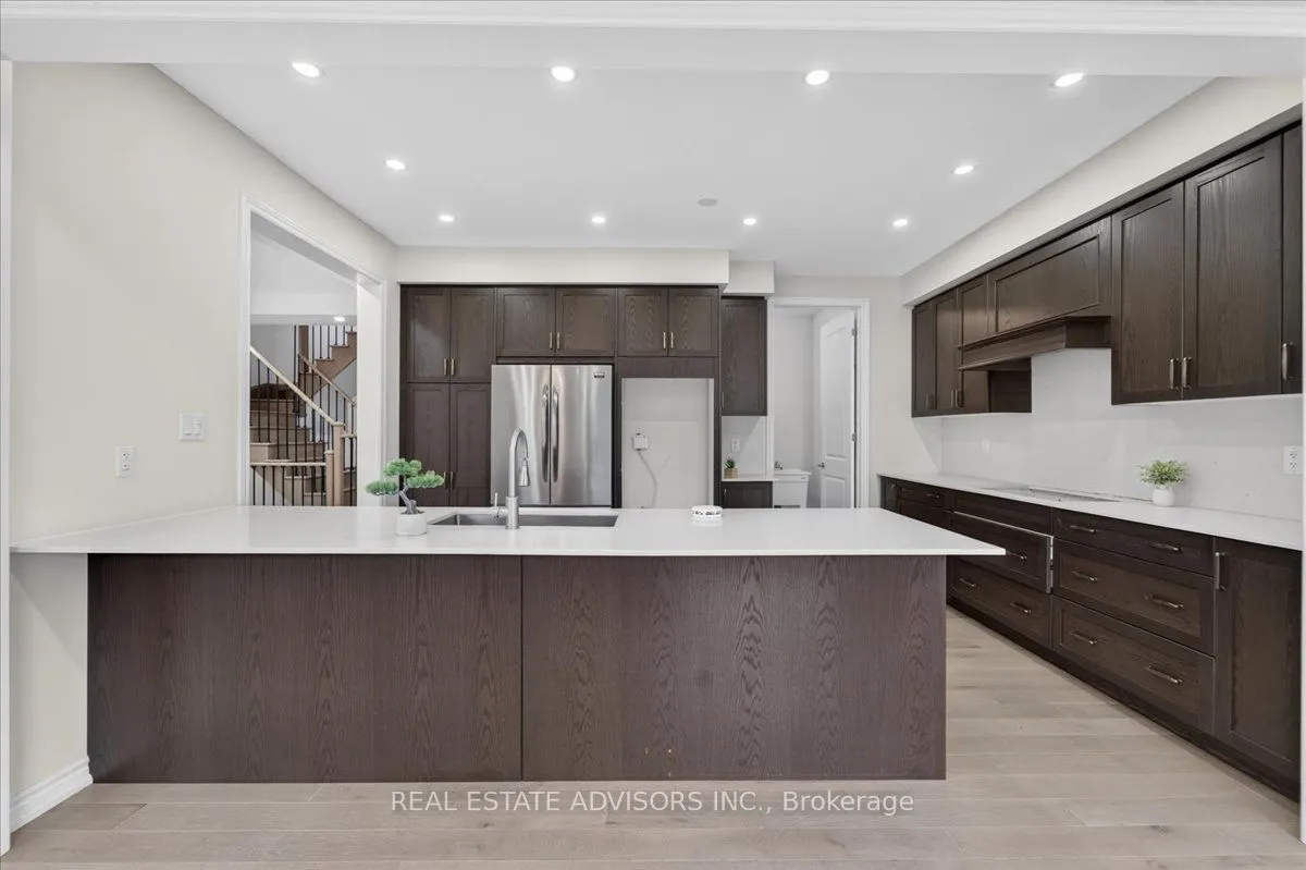 574 Queen Mary Drive