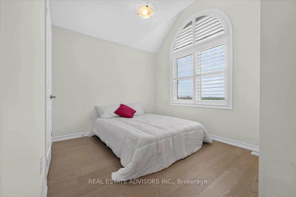 574 Queen Mary Drive