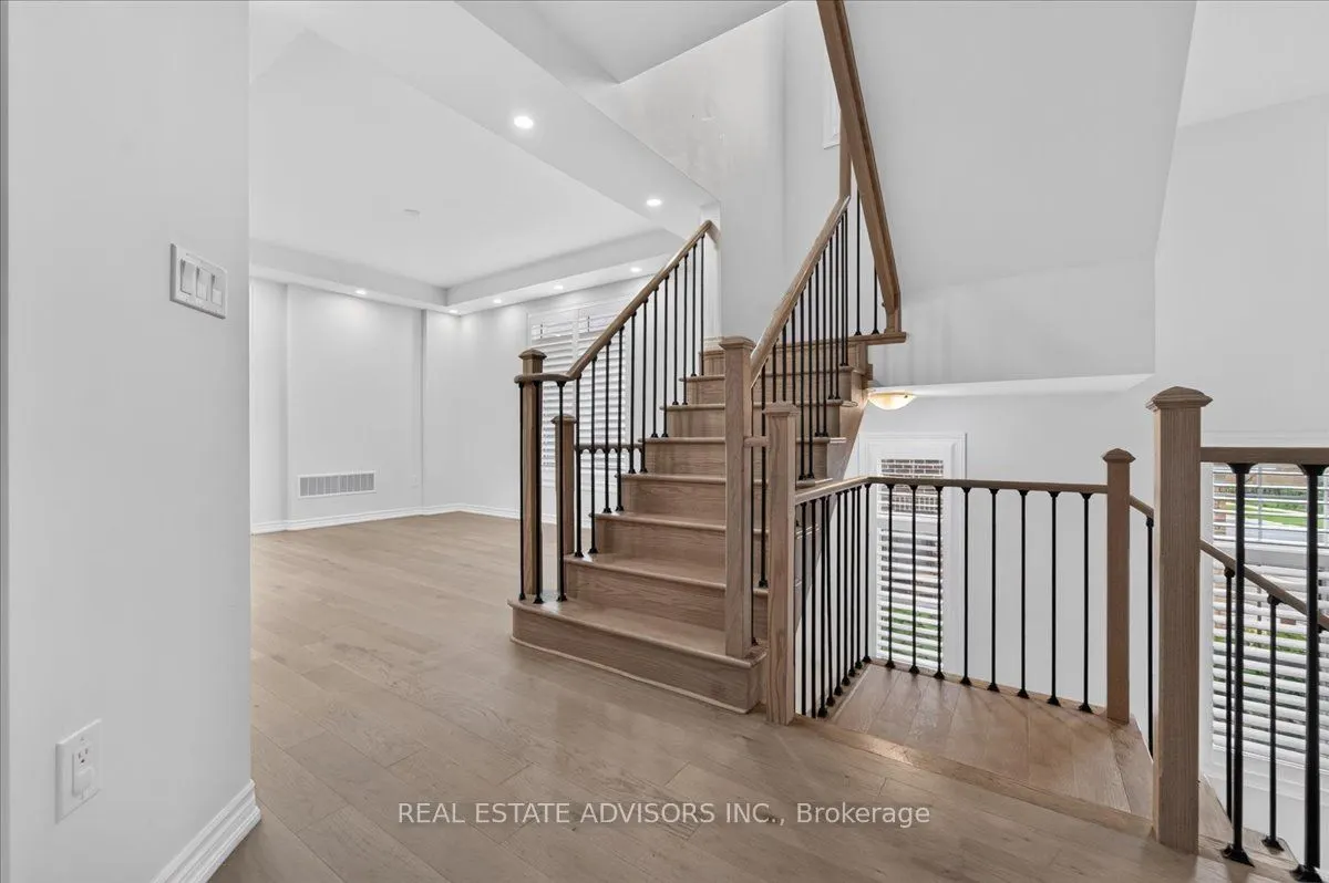 574 Queen Mary Drive