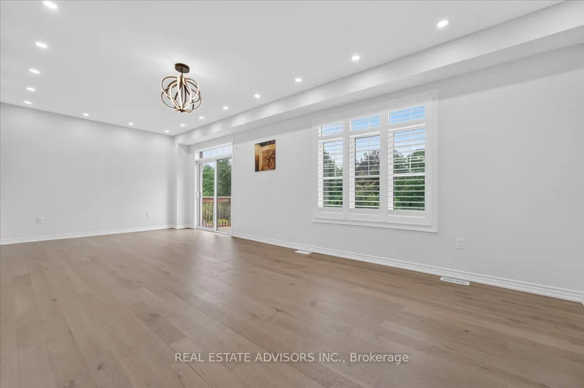574 Queen Mary Drive