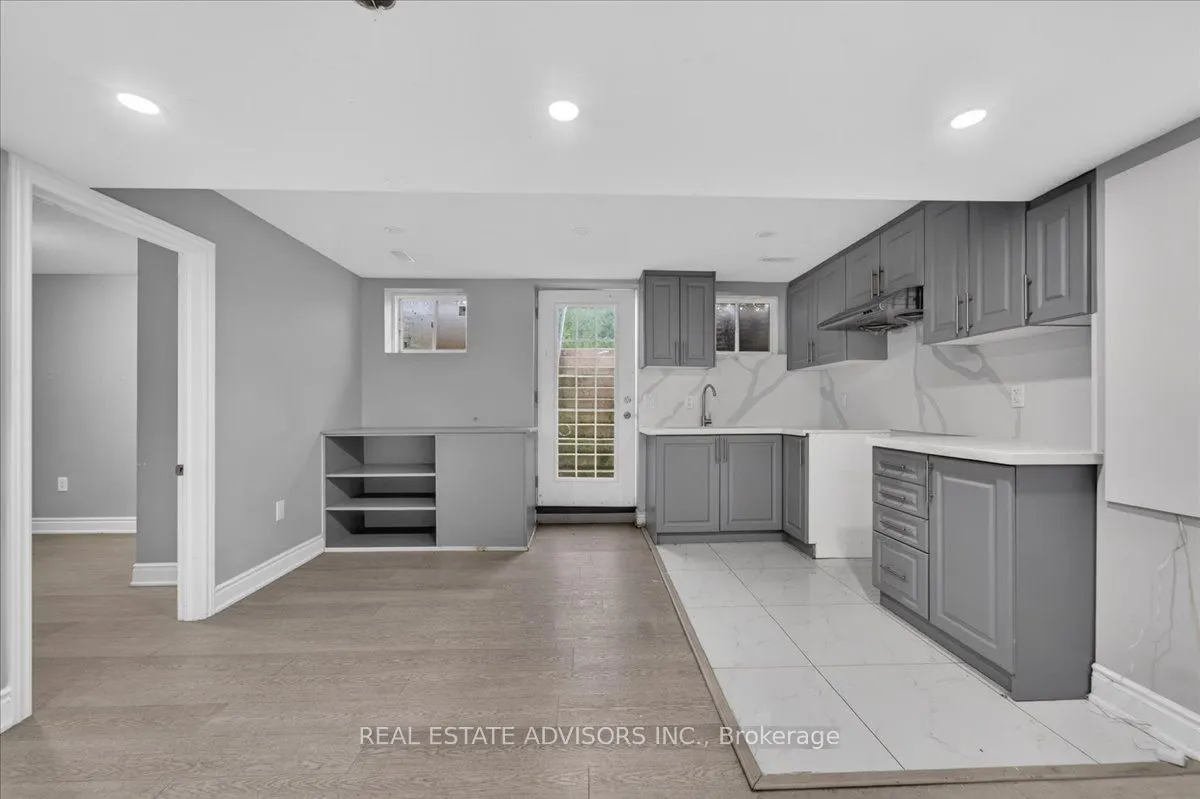 574 Queen Mary Drive