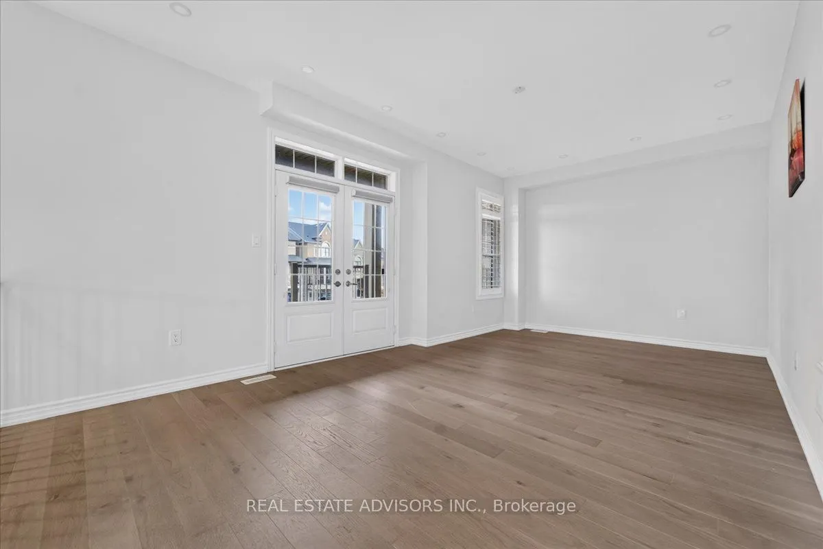 574 Queen Mary Drive