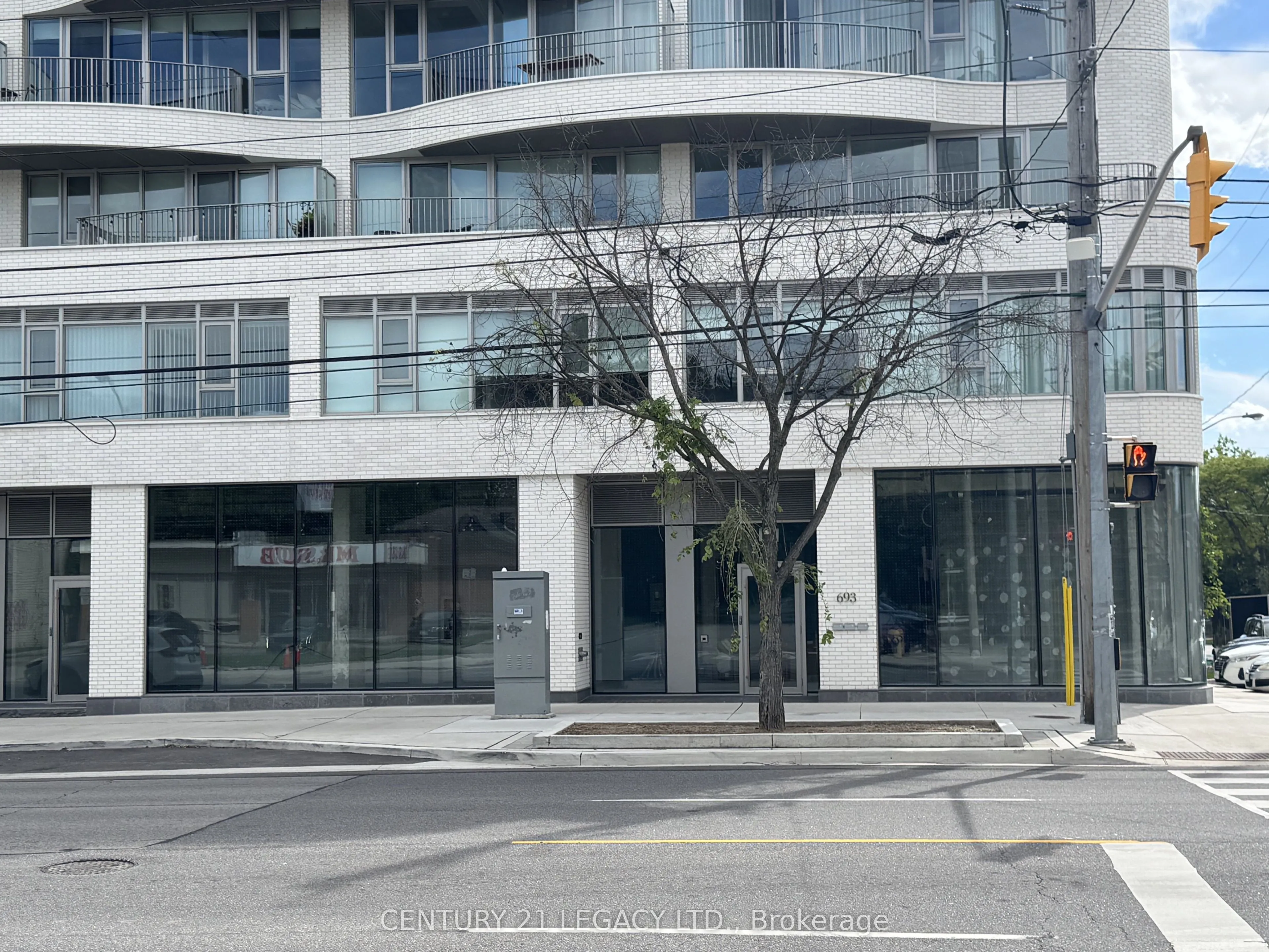 693 The Queensway