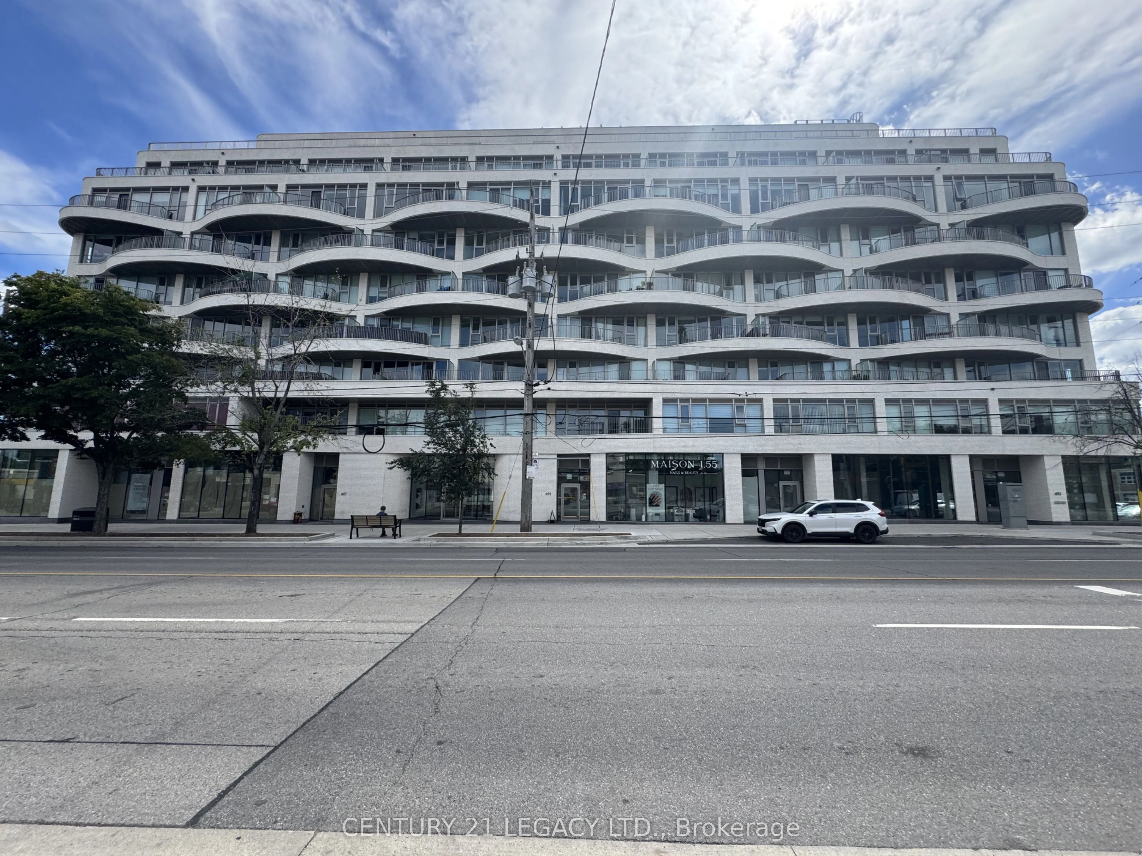 693 The Queensway