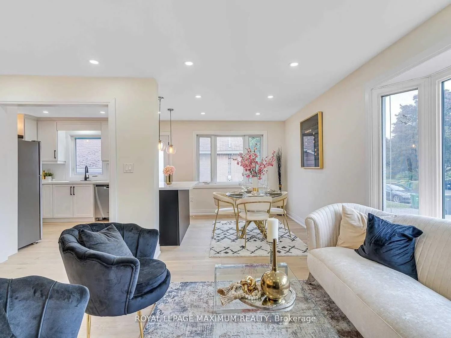 8 Lawrence Crescent #Upper Level