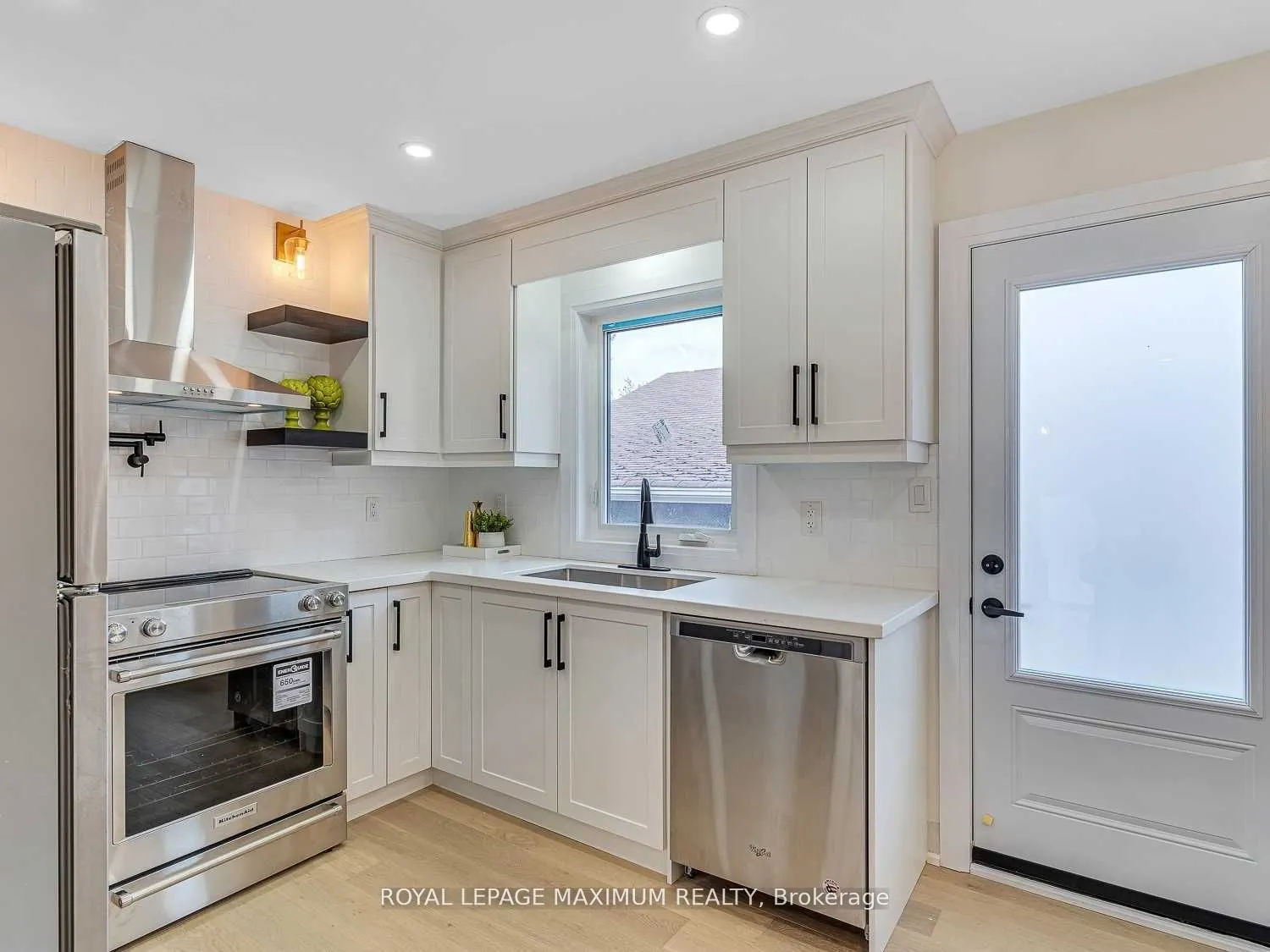 8 Lawrence Crescent #Upper Level
