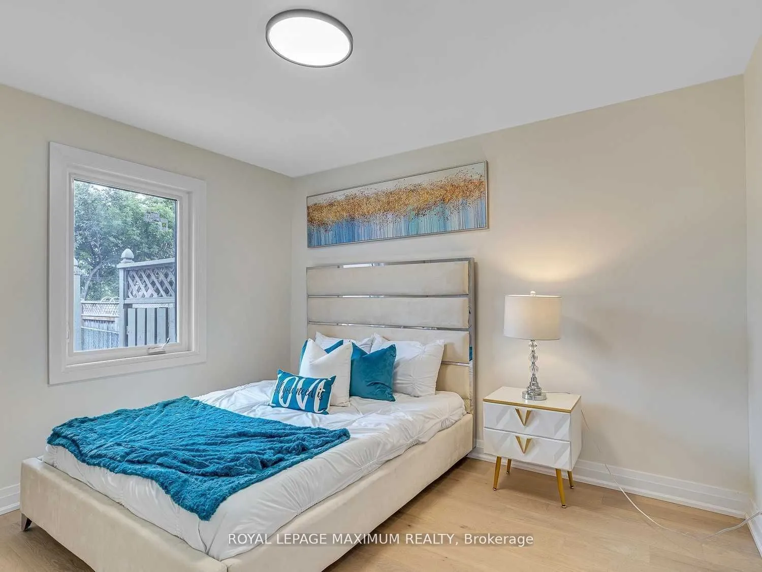 8 Lawrence Crescent #Upper Level