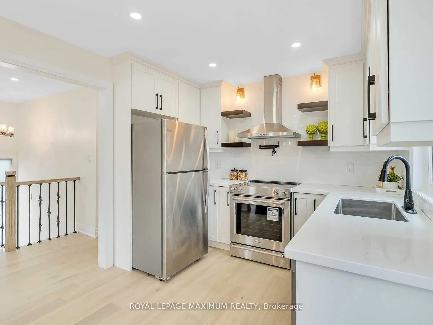 8 Lawrence Crescent #Upper Level