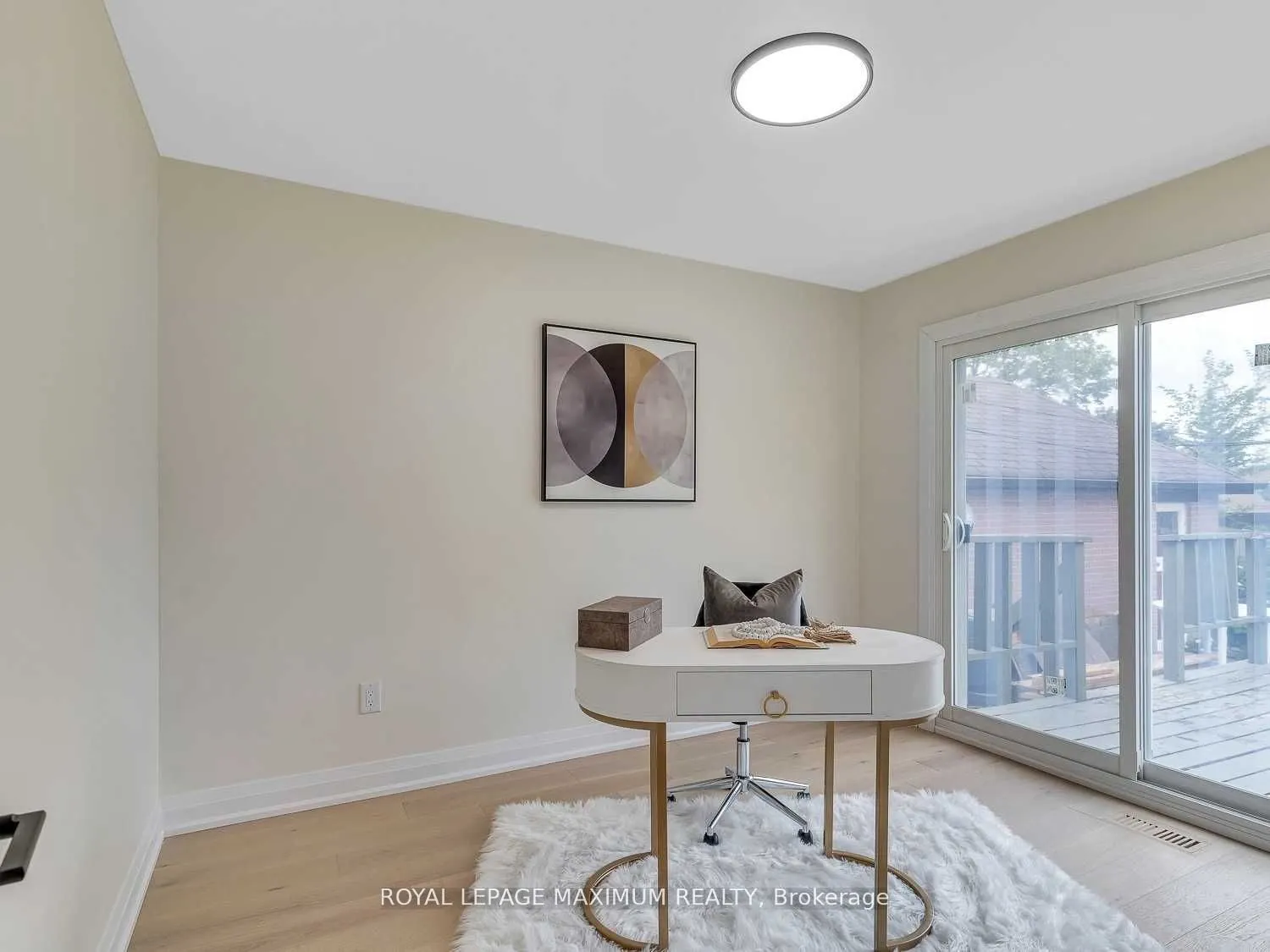 8 Lawrence Crescent #Upper Level