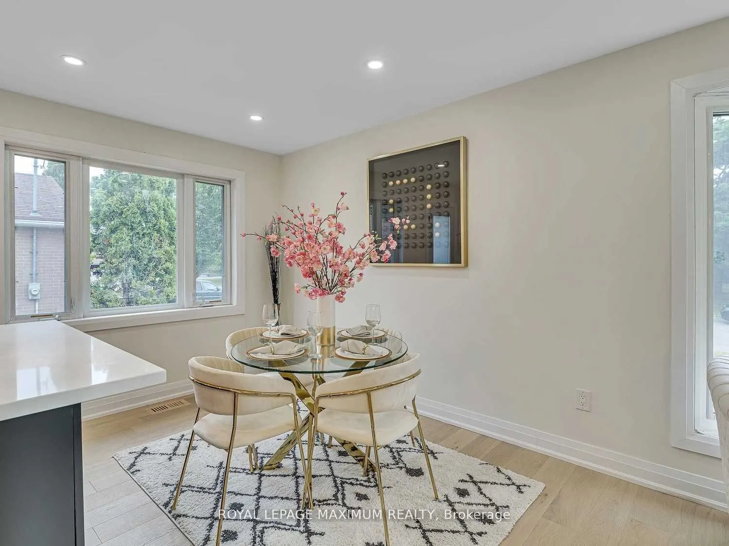 8 Lawrence Crescent #Upper Level