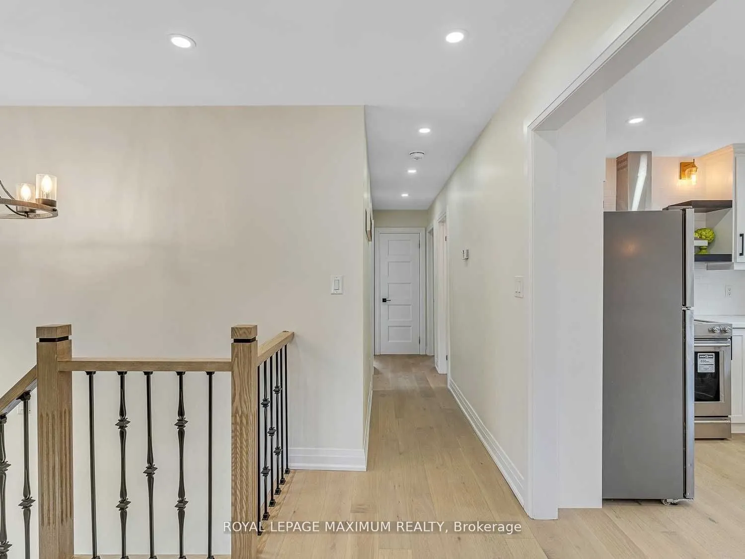 8 Lawrence Crescent #Upper Level
