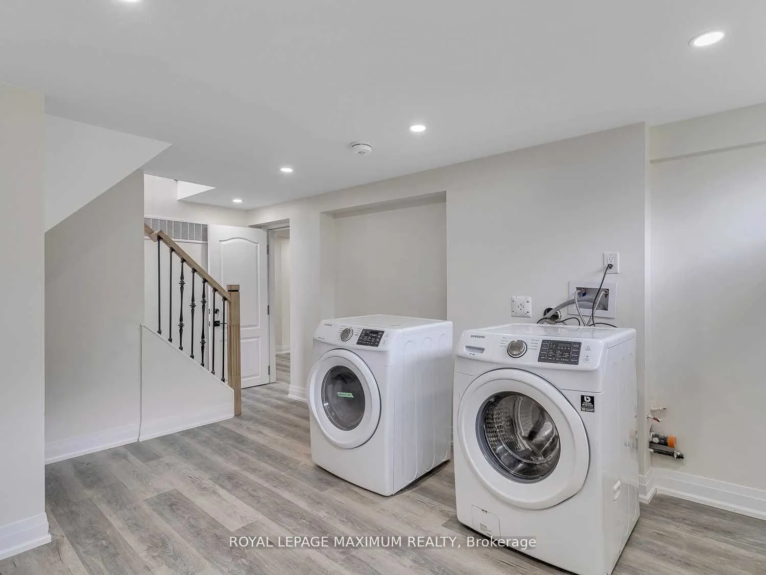 8 Lawrence Crescent #Upper Level