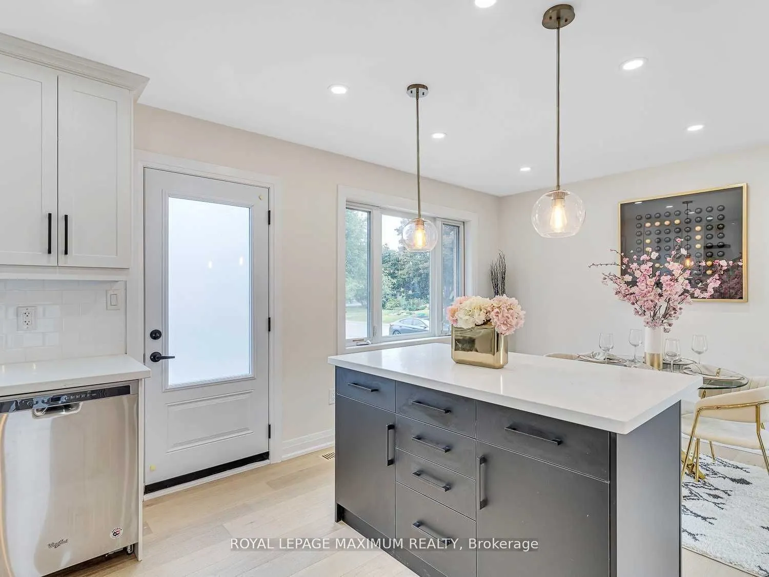 8 Lawrence Crescent #Upper Level