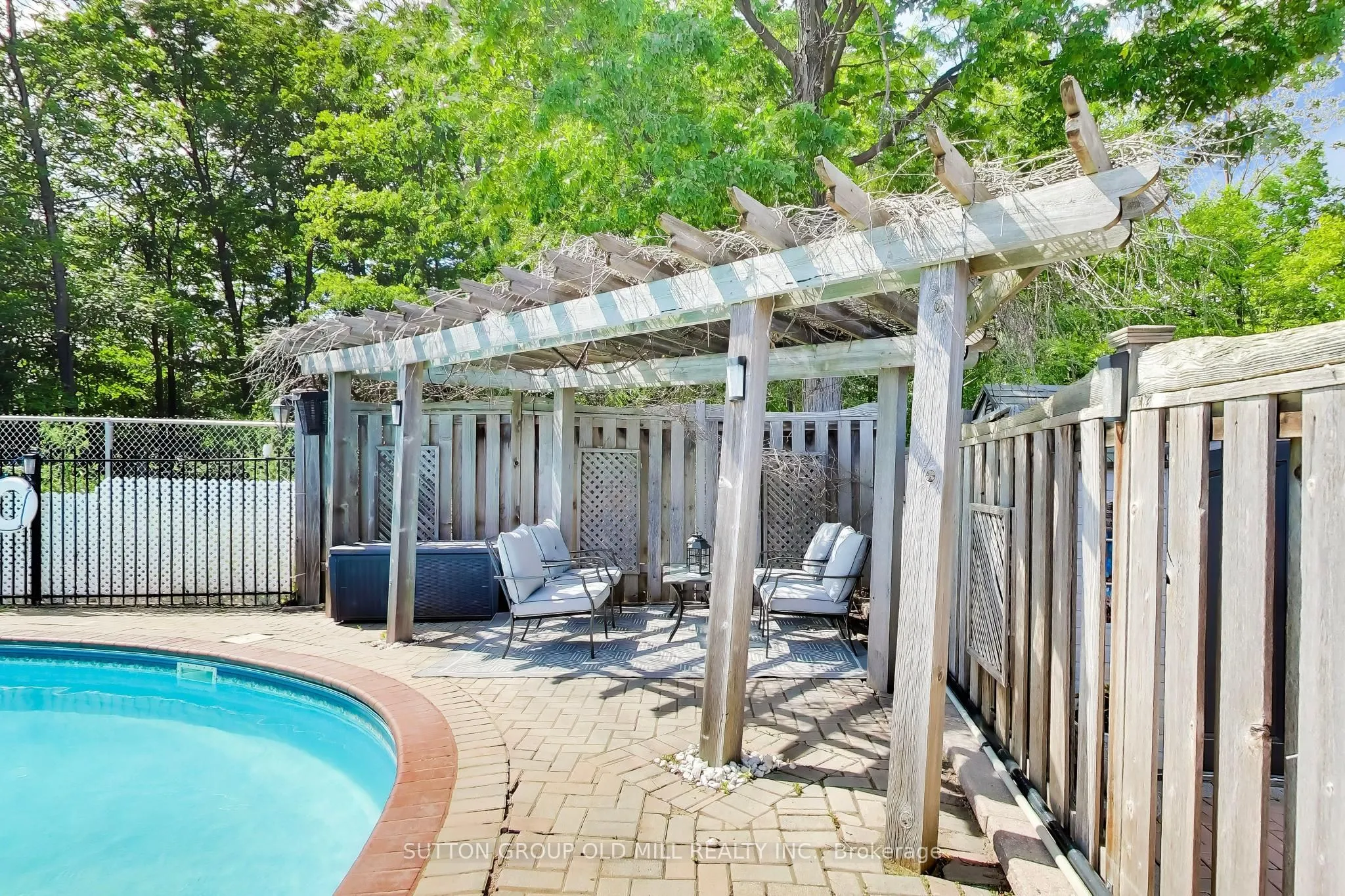 251 Chalfield Lane