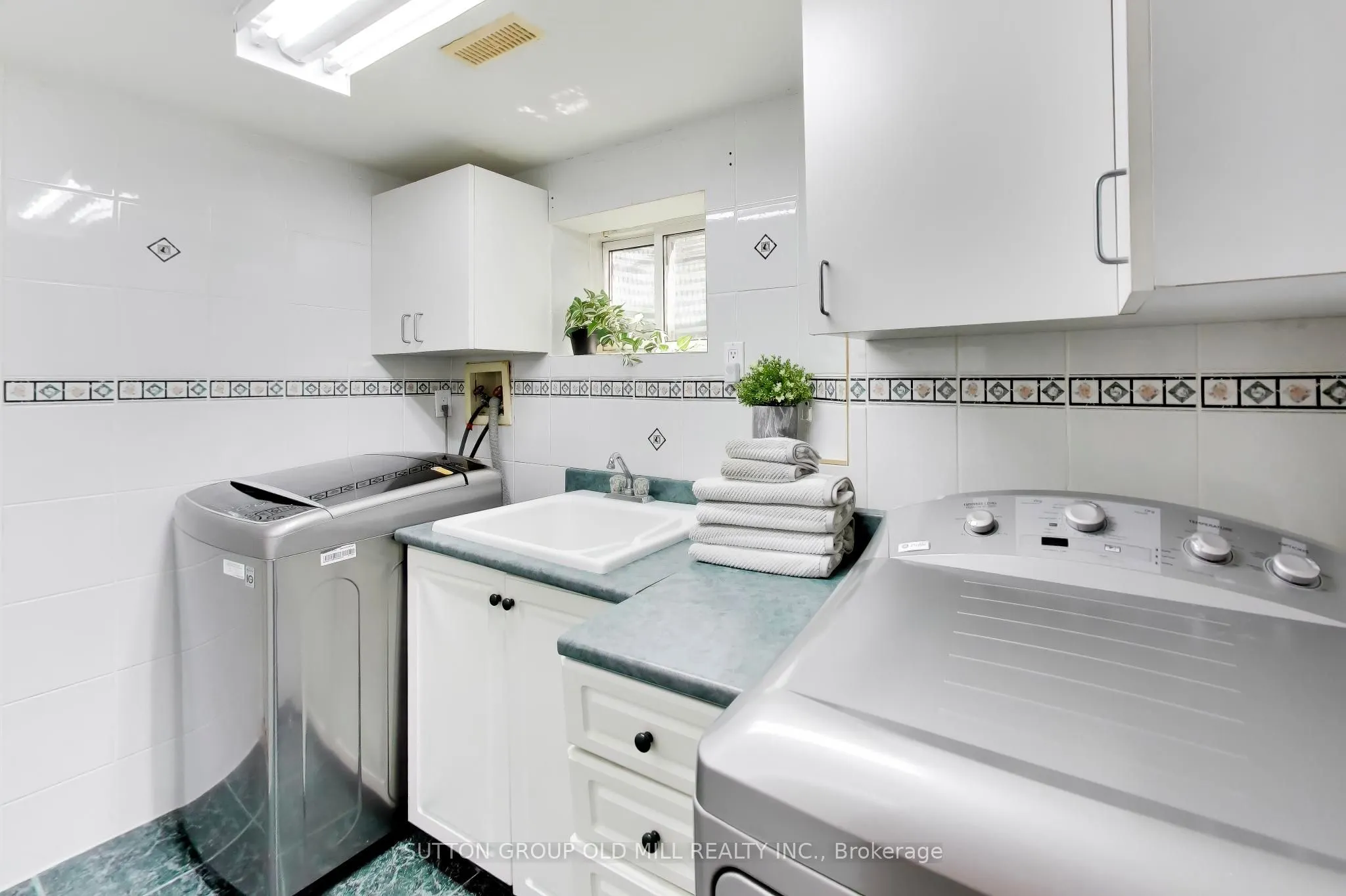 251 Chalfield Lane