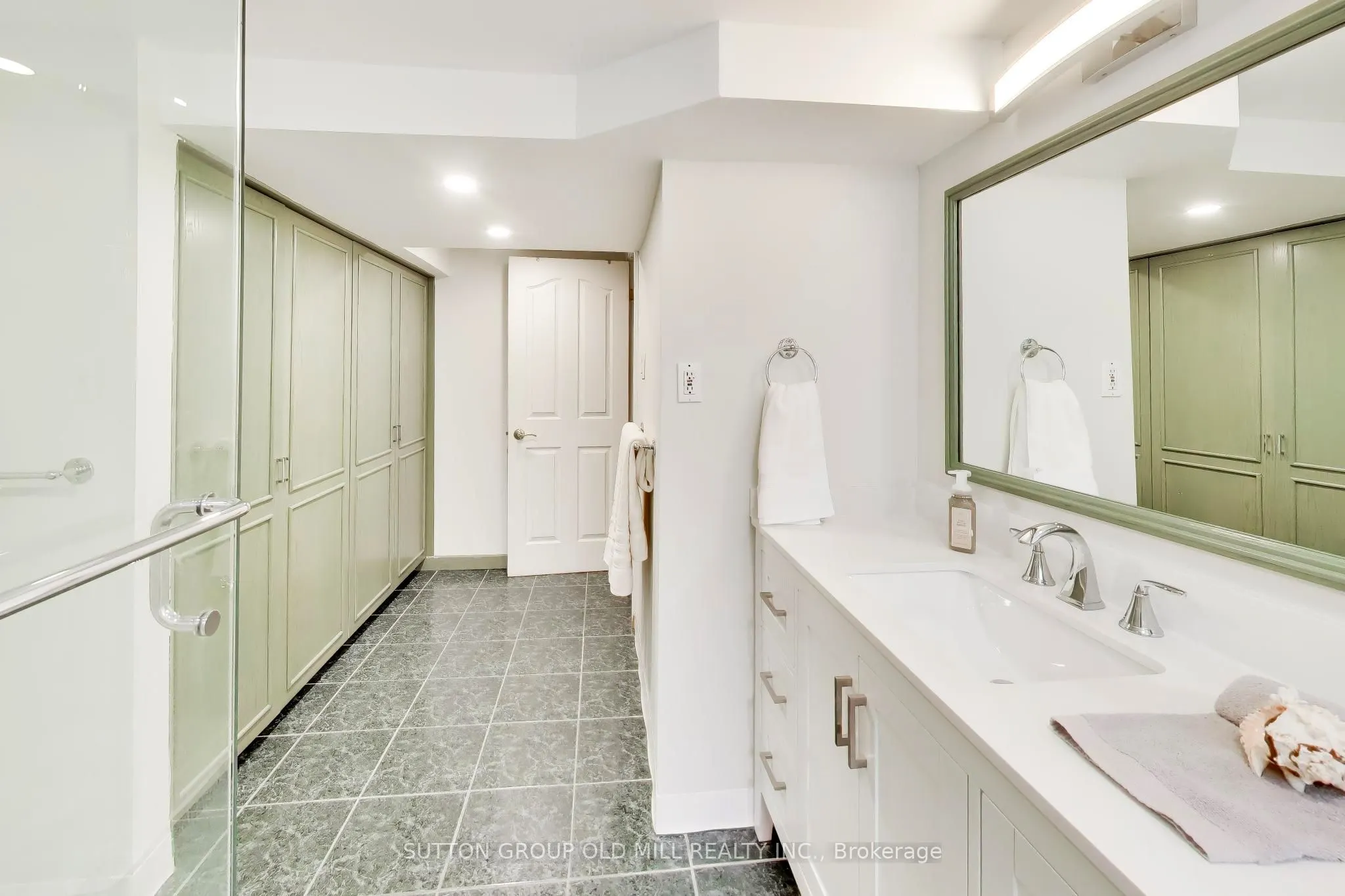 251 Chalfield Lane
