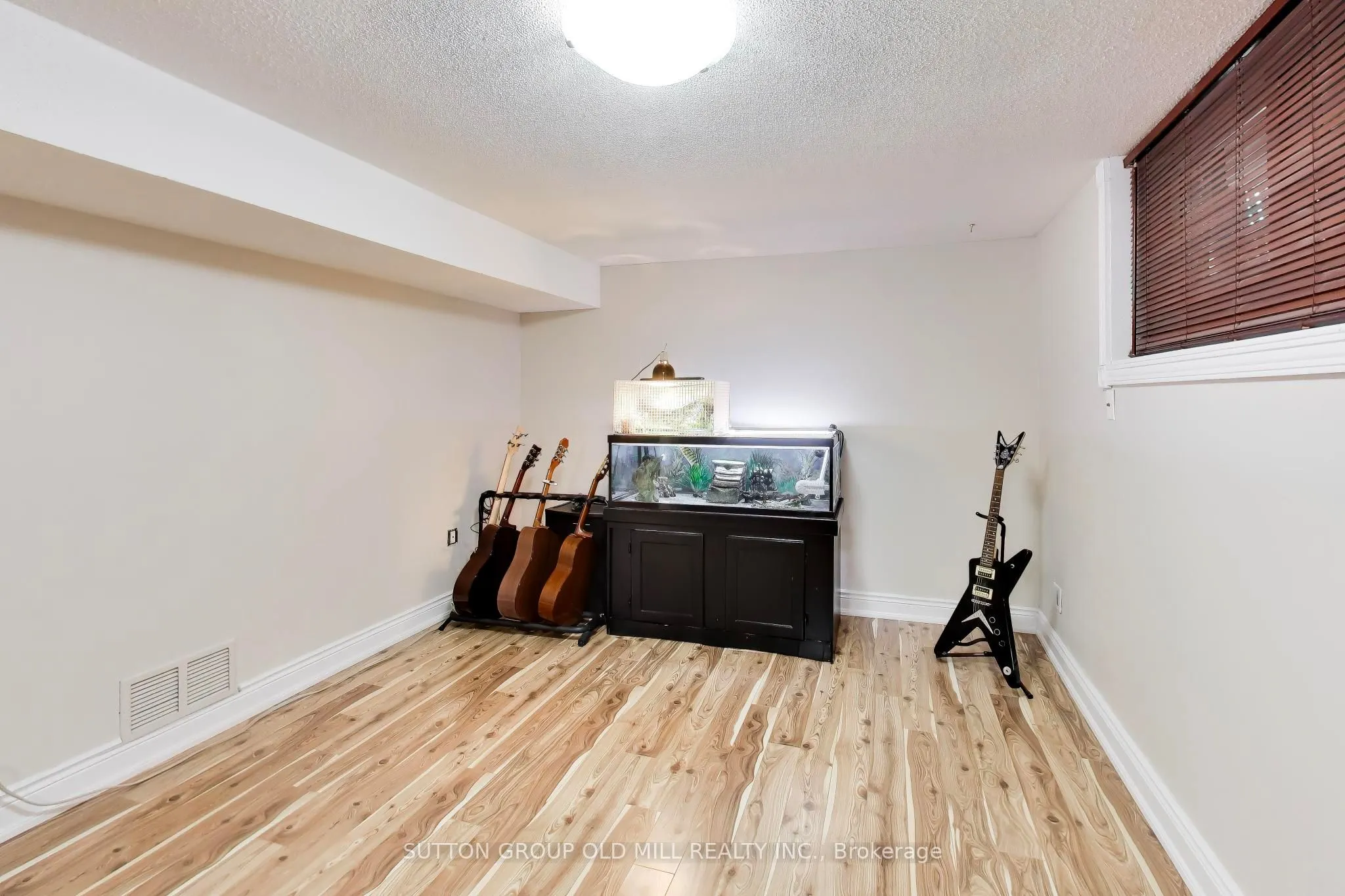 251 Chalfield Lane
