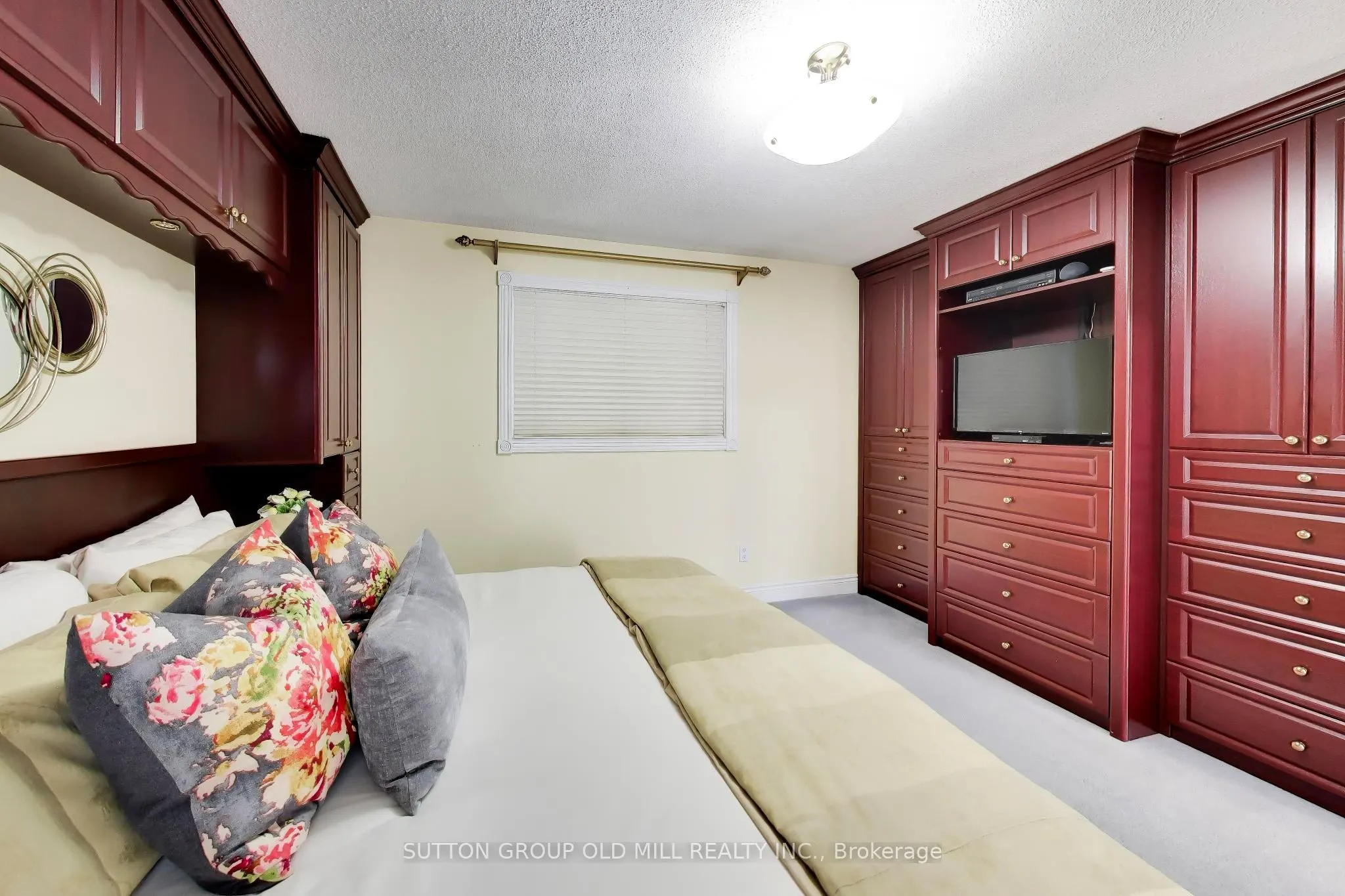 251 Chalfield Lane