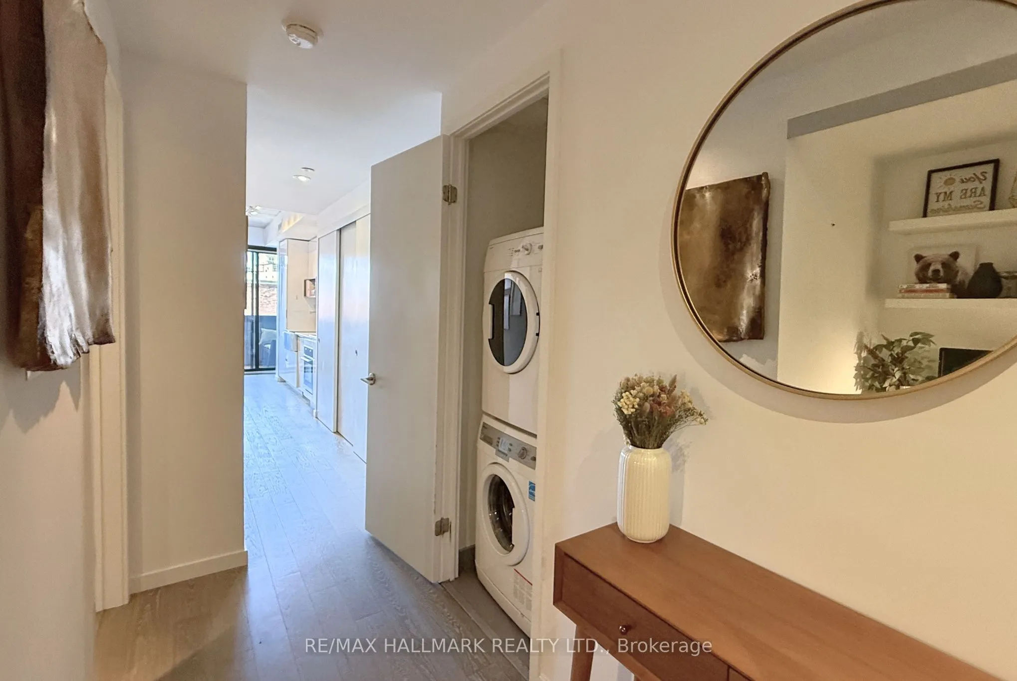 383 Sorauren Avenue #313