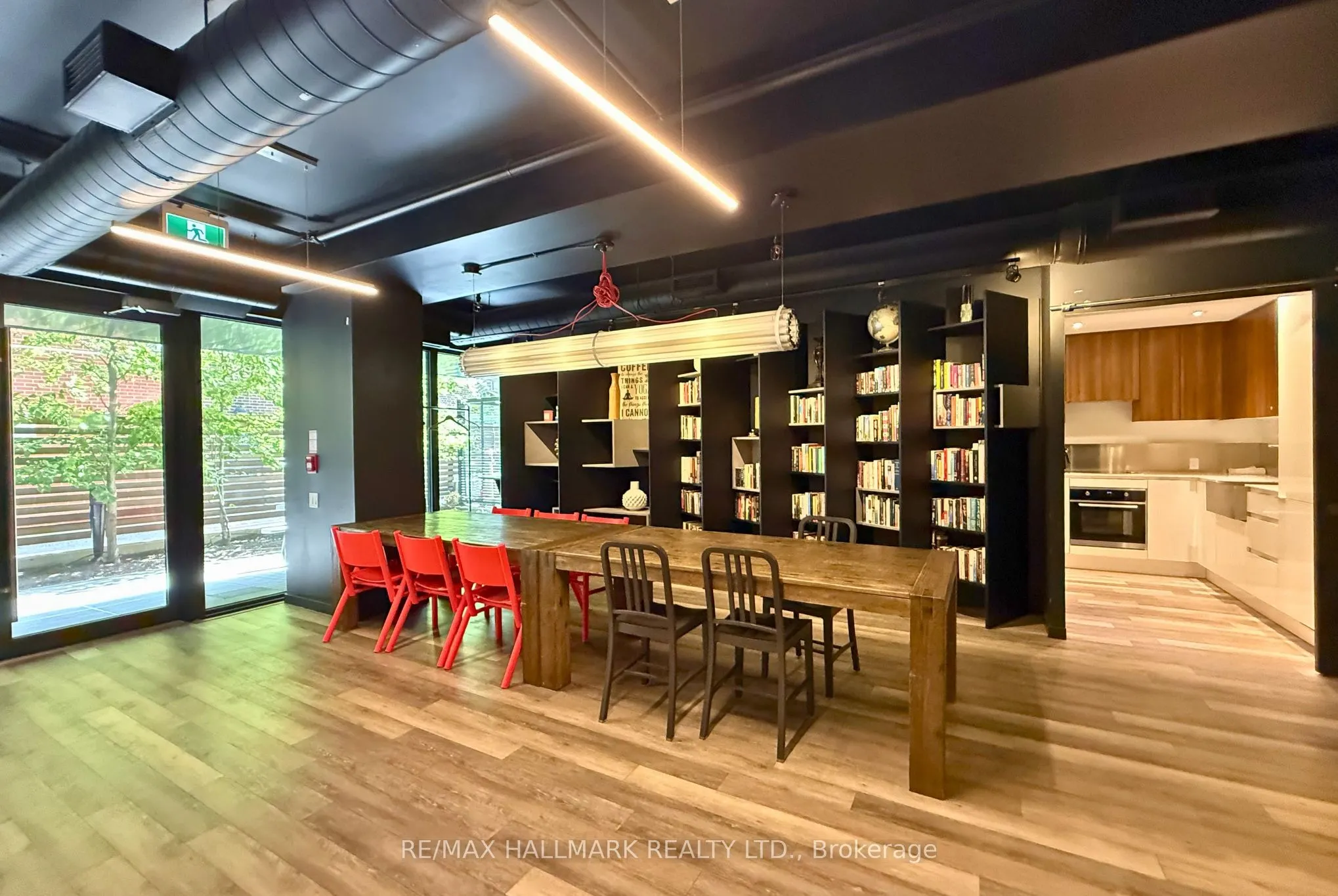 383 Sorauren Avenue #313